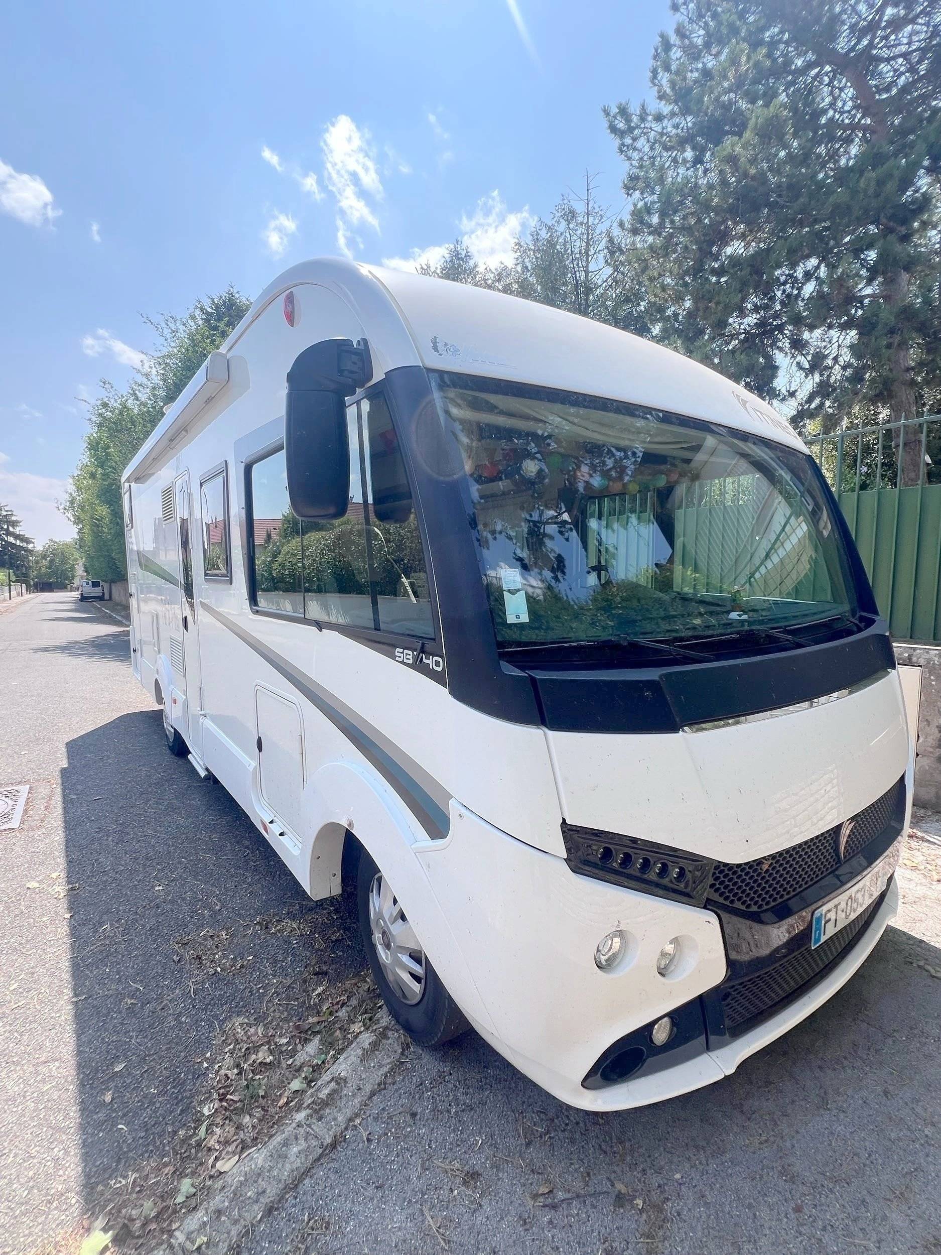 Front view from 3/4 Fiat Ducato 2,3l multijet 140 ch - Yescapa
