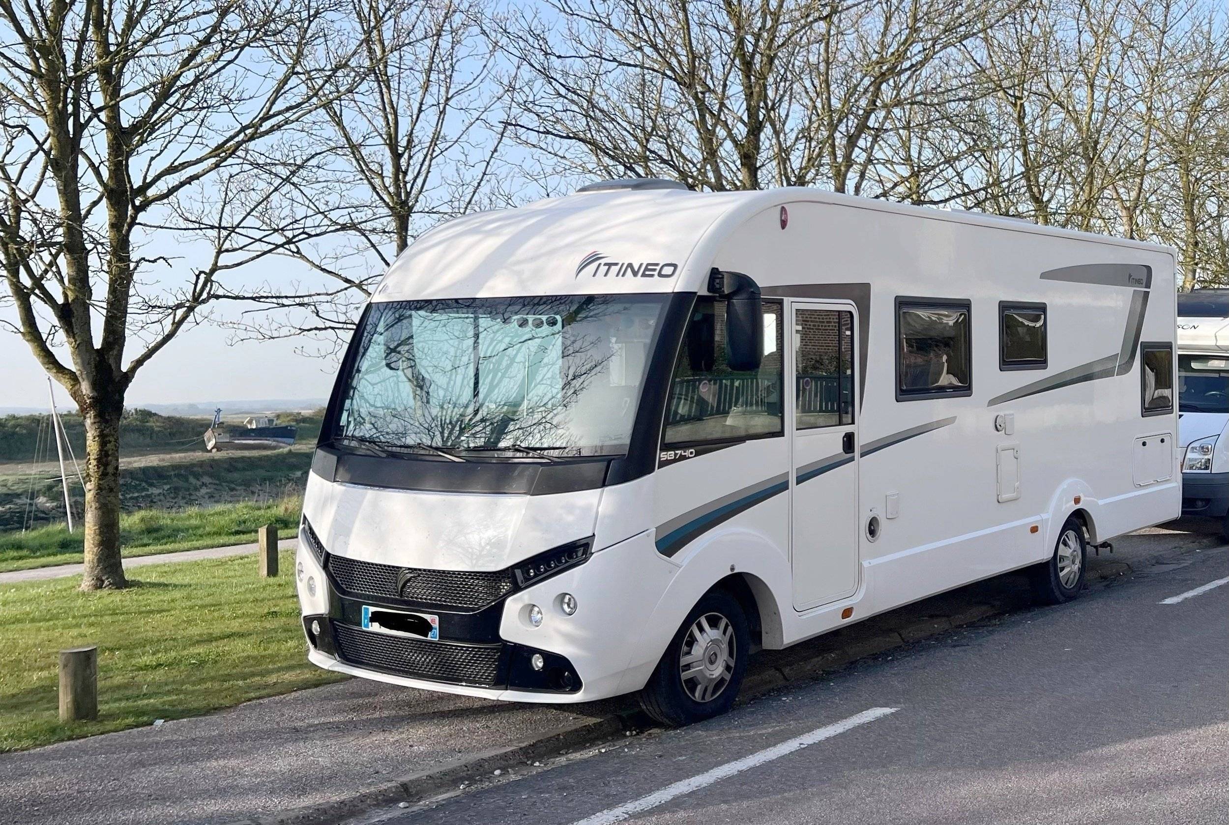 schräge Vorderansicht Fiat Ducato 2,3l multijet 140 ch - Yescapa