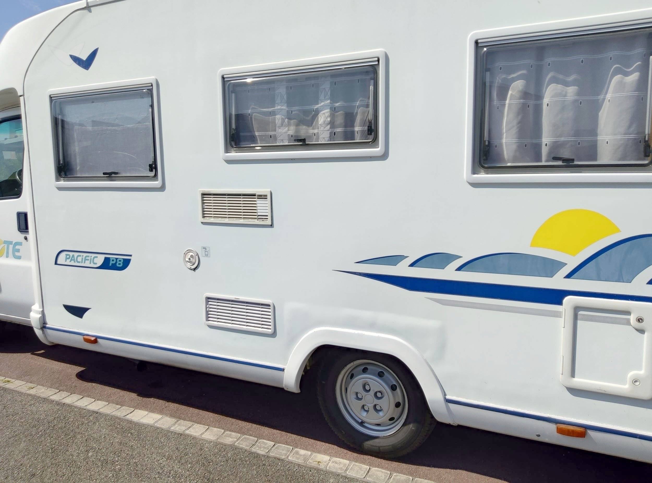 Front view from 3/4  - Yescapa