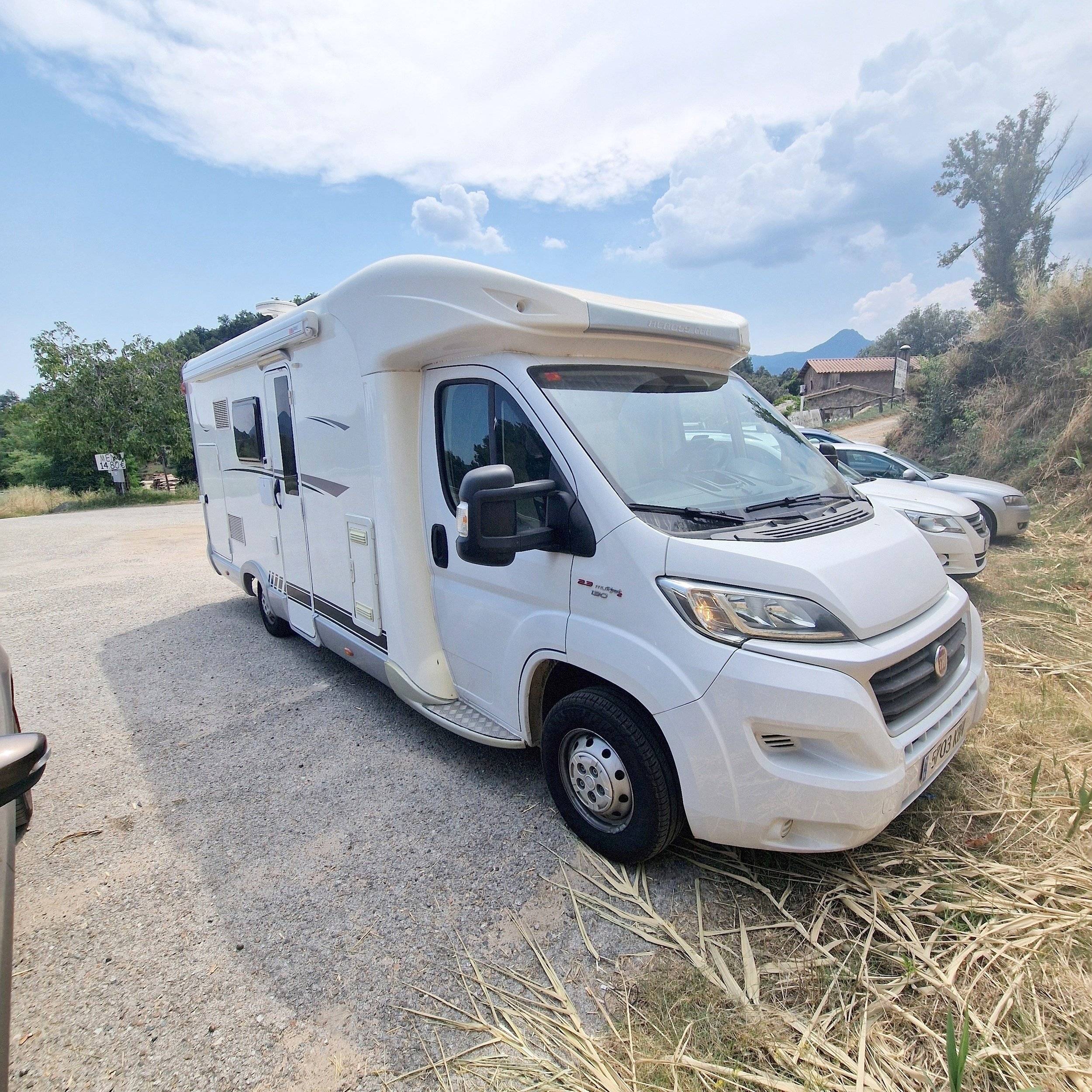 Vue avant de 3/4 Fiat Fiat Ducato Multijet 2.3 130CV - Yescapa