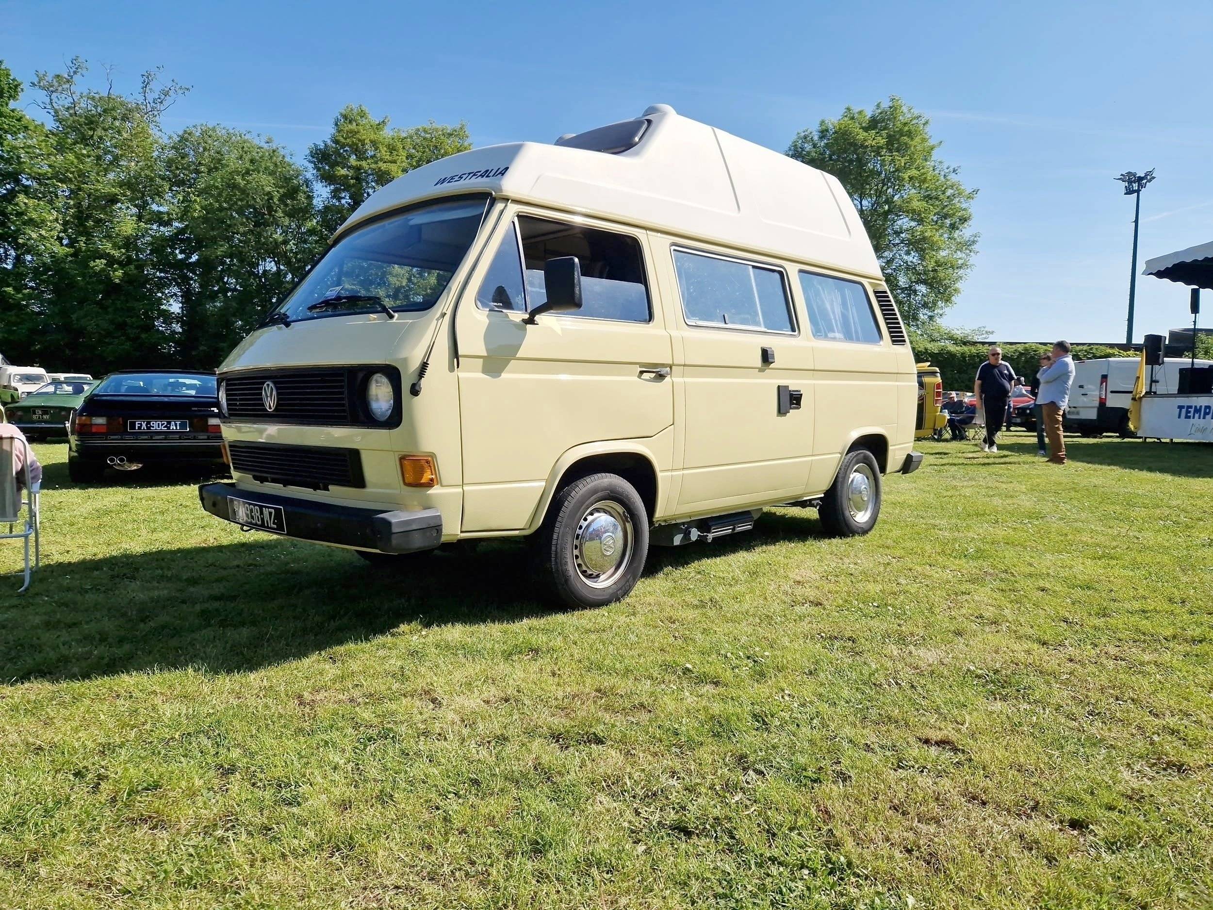Vue avant de 3/4 Volkswagen Transporter - Yescapa