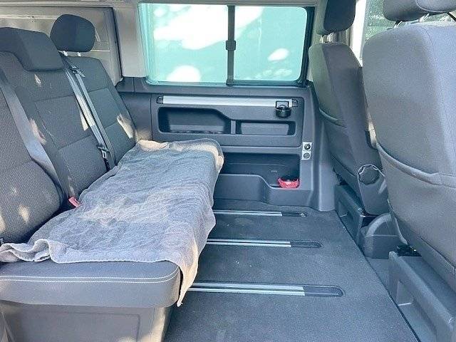 Dining Area Volkswagen VOLKSWAGEN CALIFORNIA - Yescapa