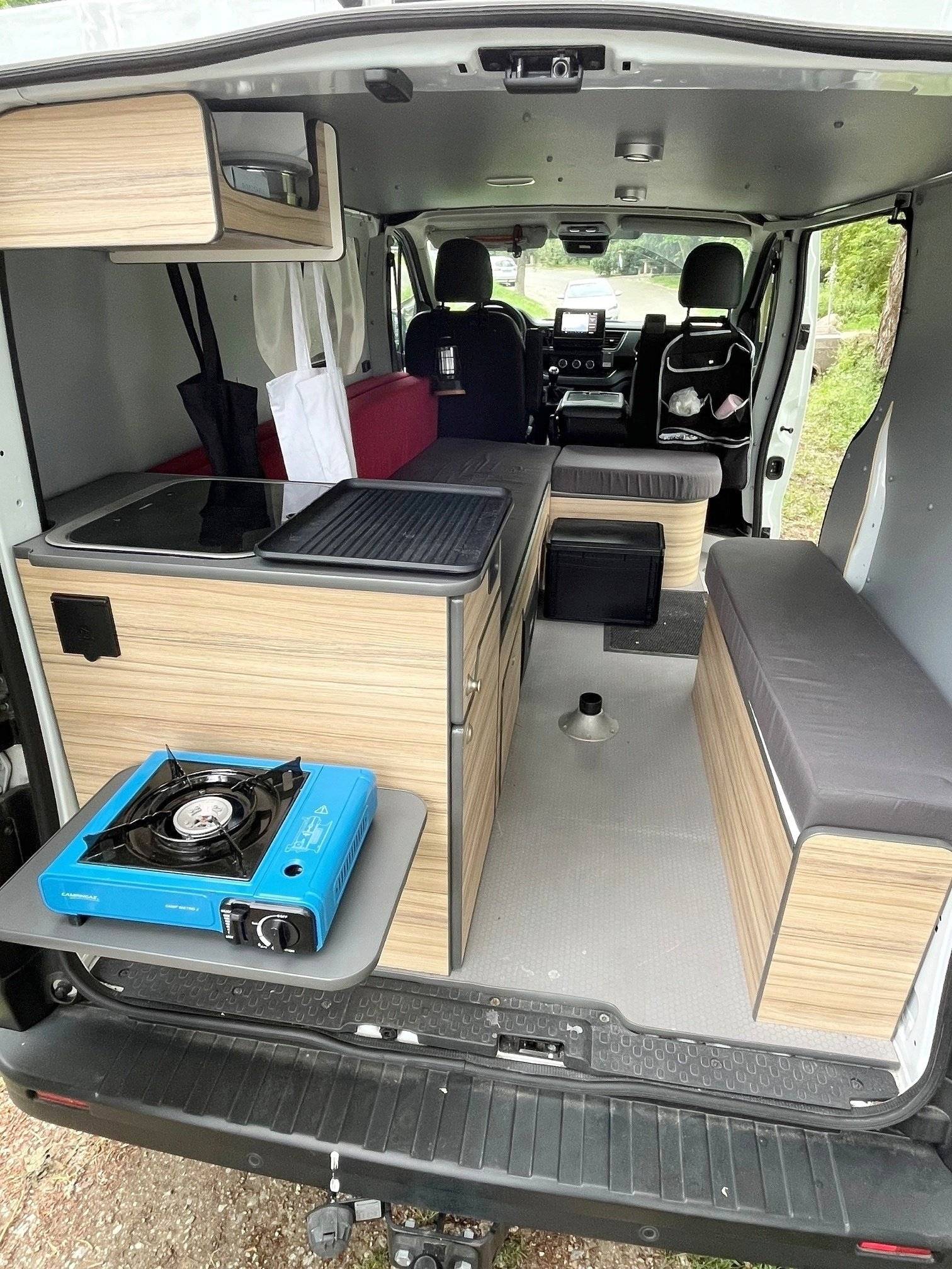 Comedor Renault Trafic L1H1 - Yescapa