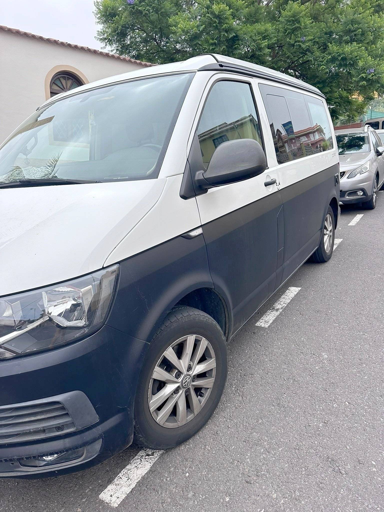 Front view from 3/4 Volkswagen T6 California Coast - Yescapa