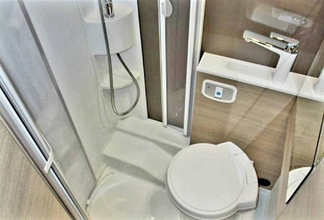 Adria Compact SLS mit Slide Out Ducato 2,3 l Multijet 120 ch.