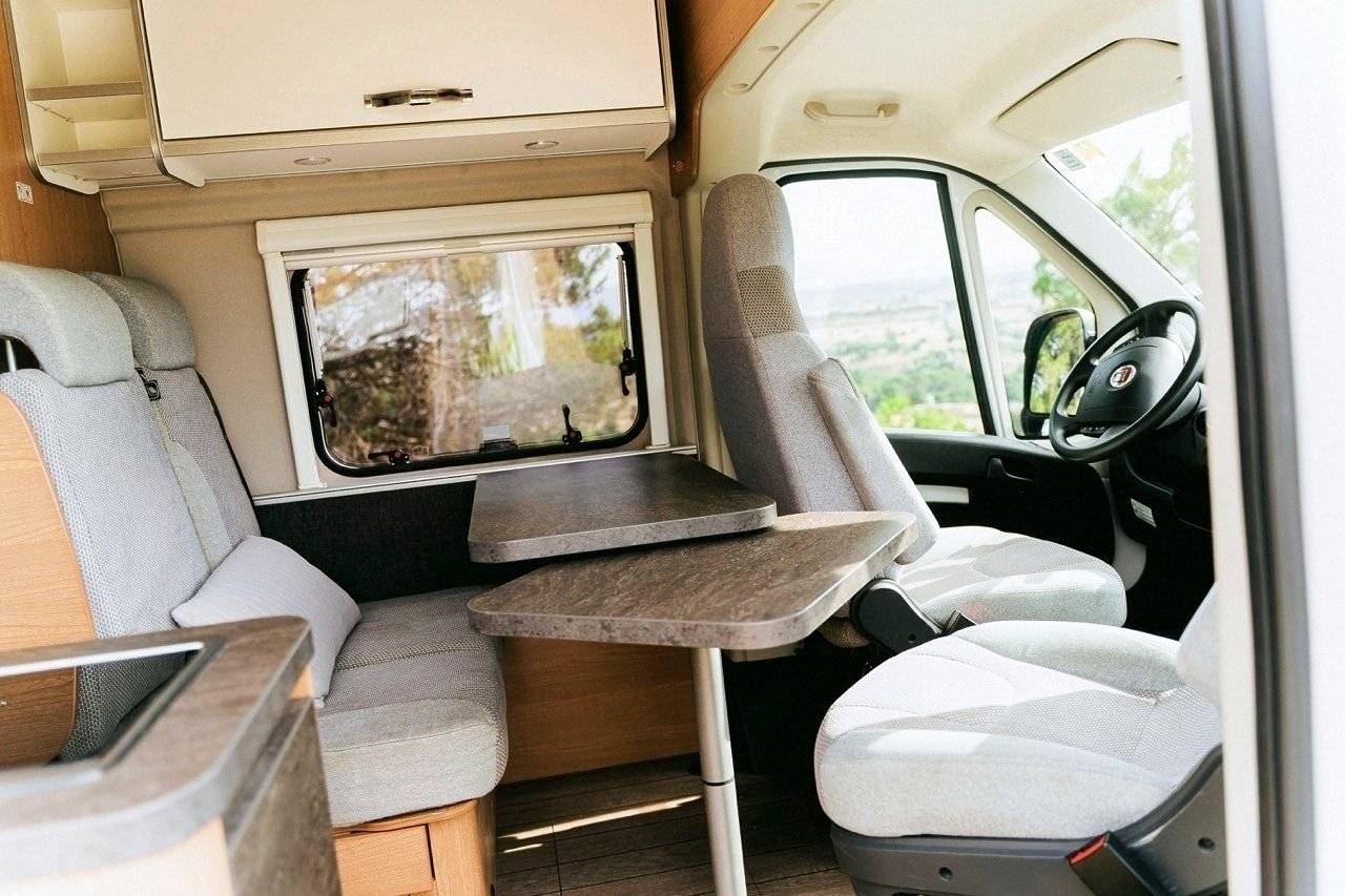 Área de jantar Fiat Ducato 2,3 l 130 ch - Yescapa