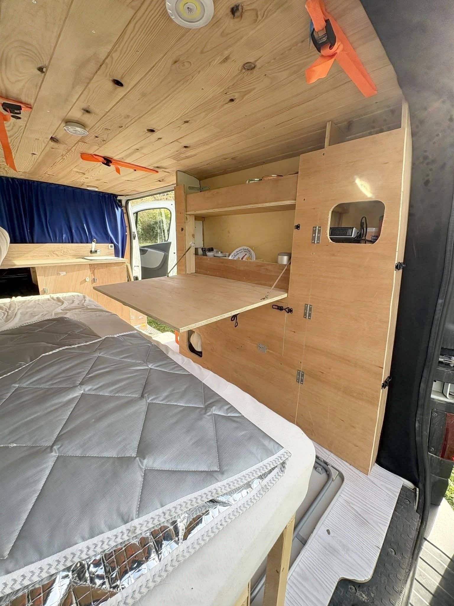 Vista de trás Renault RENAULT TRAFIC - Yescapa