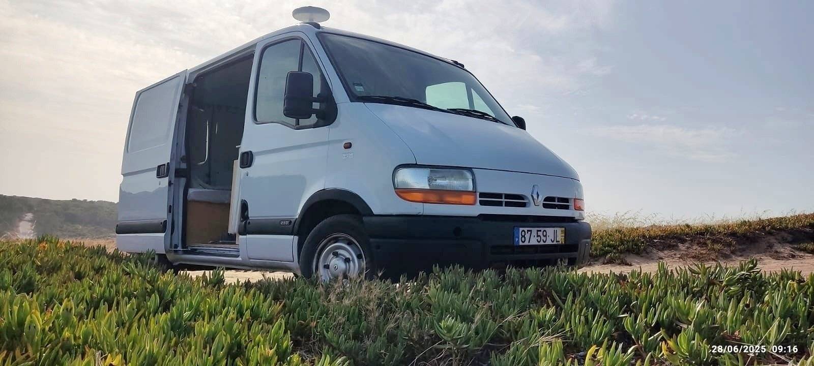 Voorkant 3/4 Renault - Yescapa