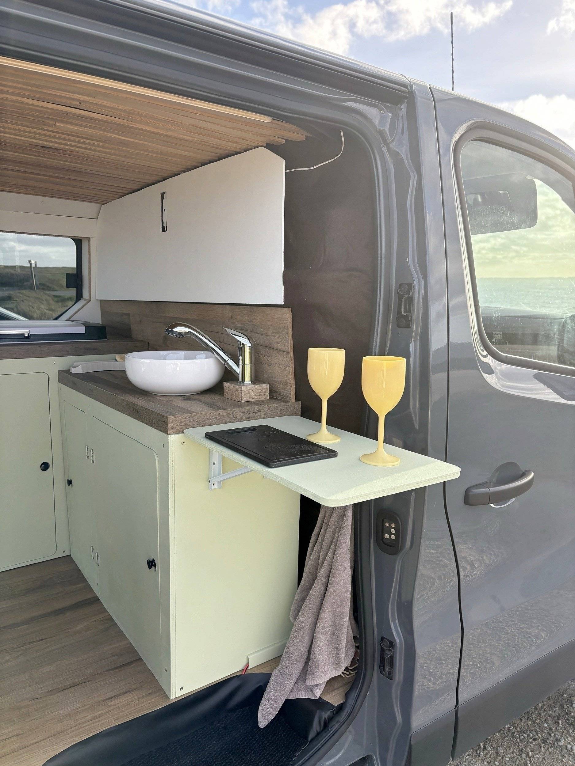 Dining Area Renault - Yescapa