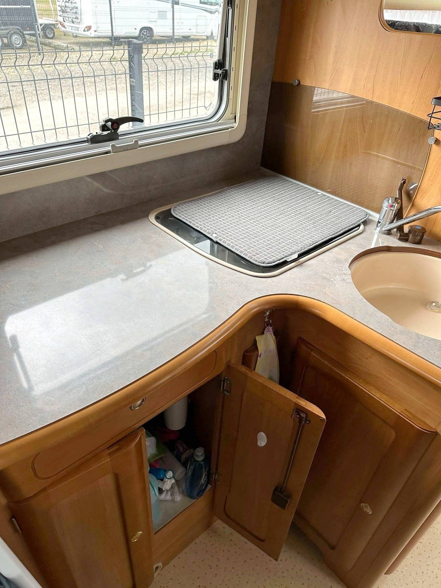 Coin repas Fiat Fiat ducato 2.8l JTD - Yescapa