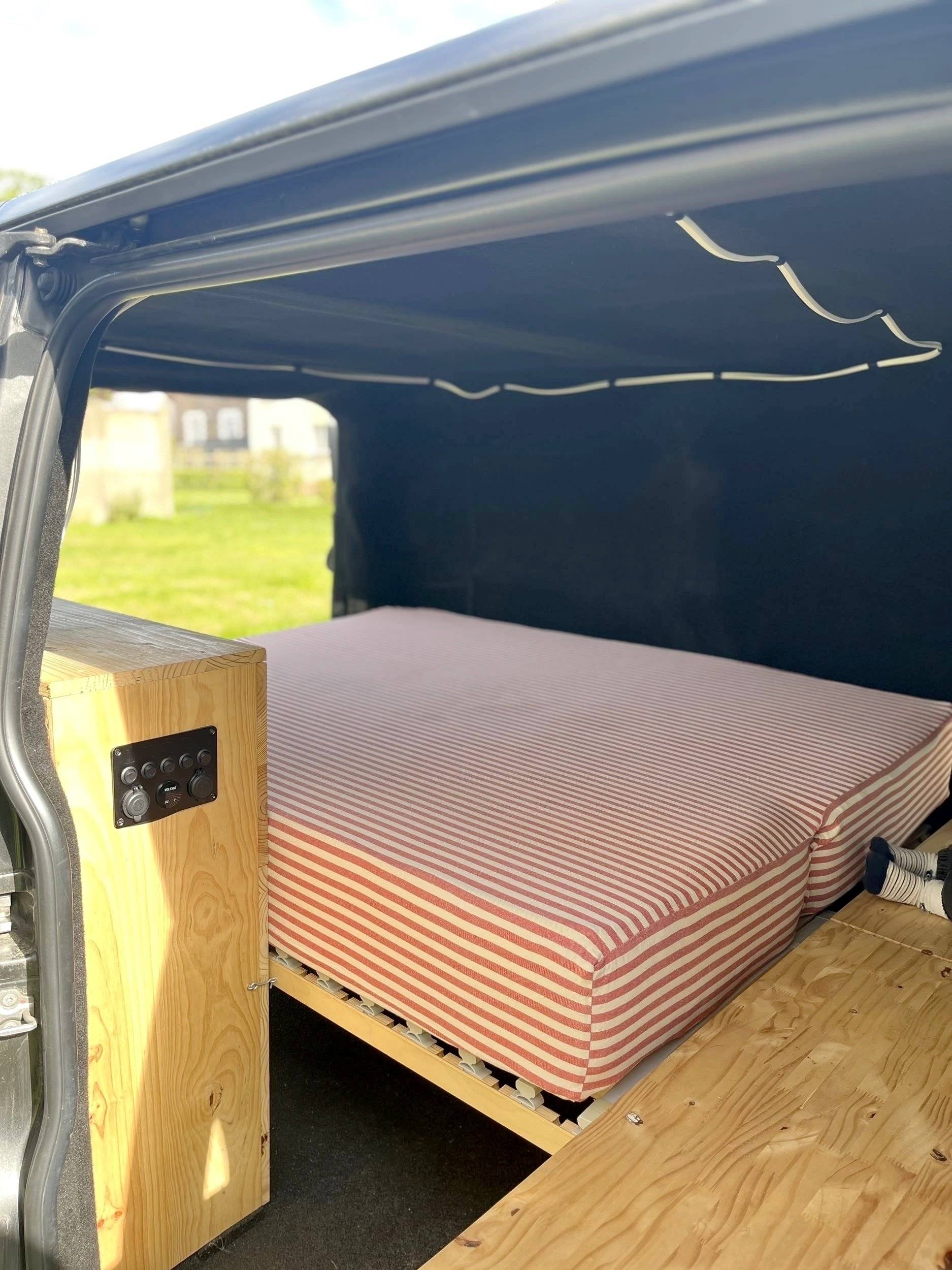 Berth Ford Custom 2,2 l 125 ch - Yescapa