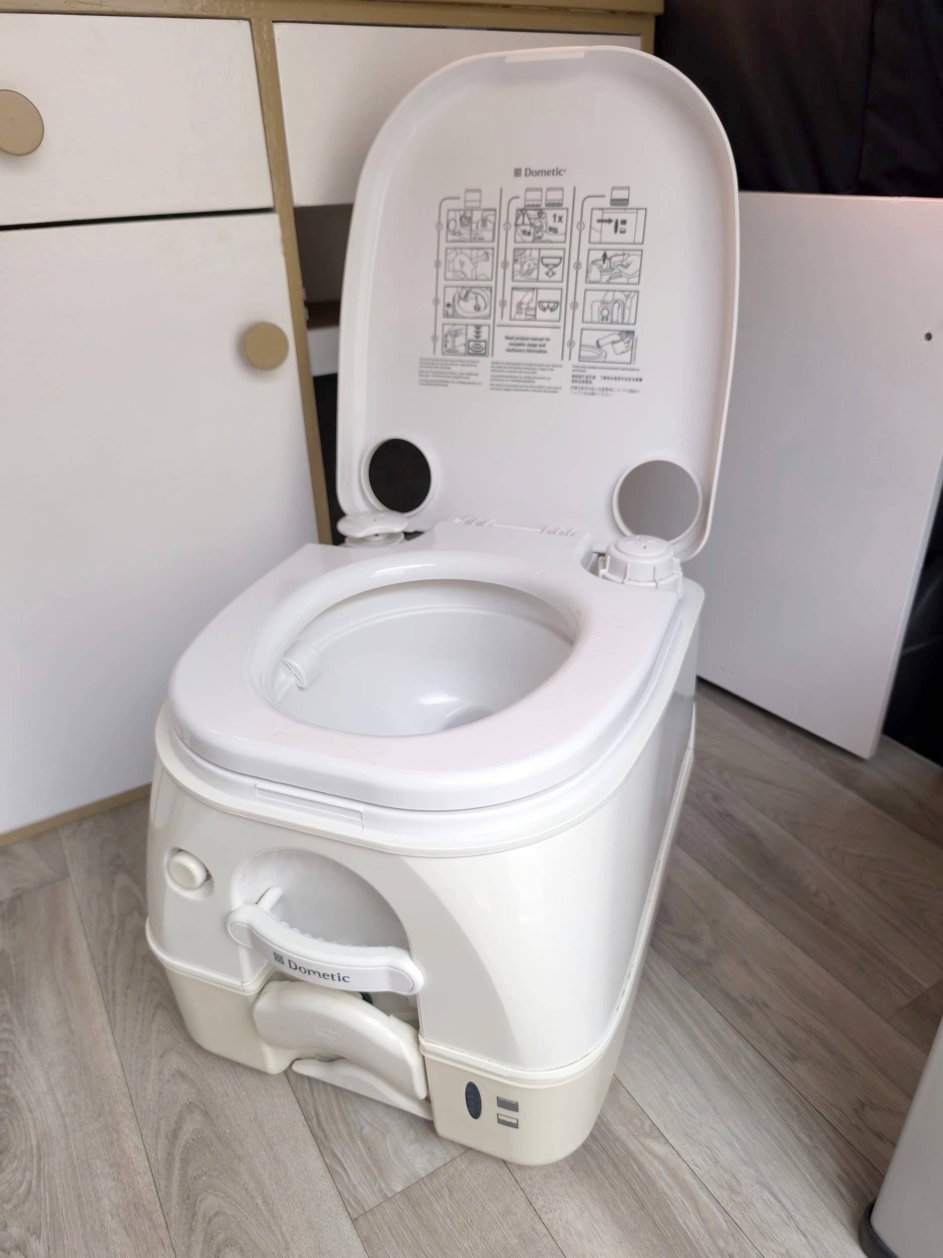 Bathroom / Toilets Volkswagen T5 1,9 l 102 ch - Yescapa
