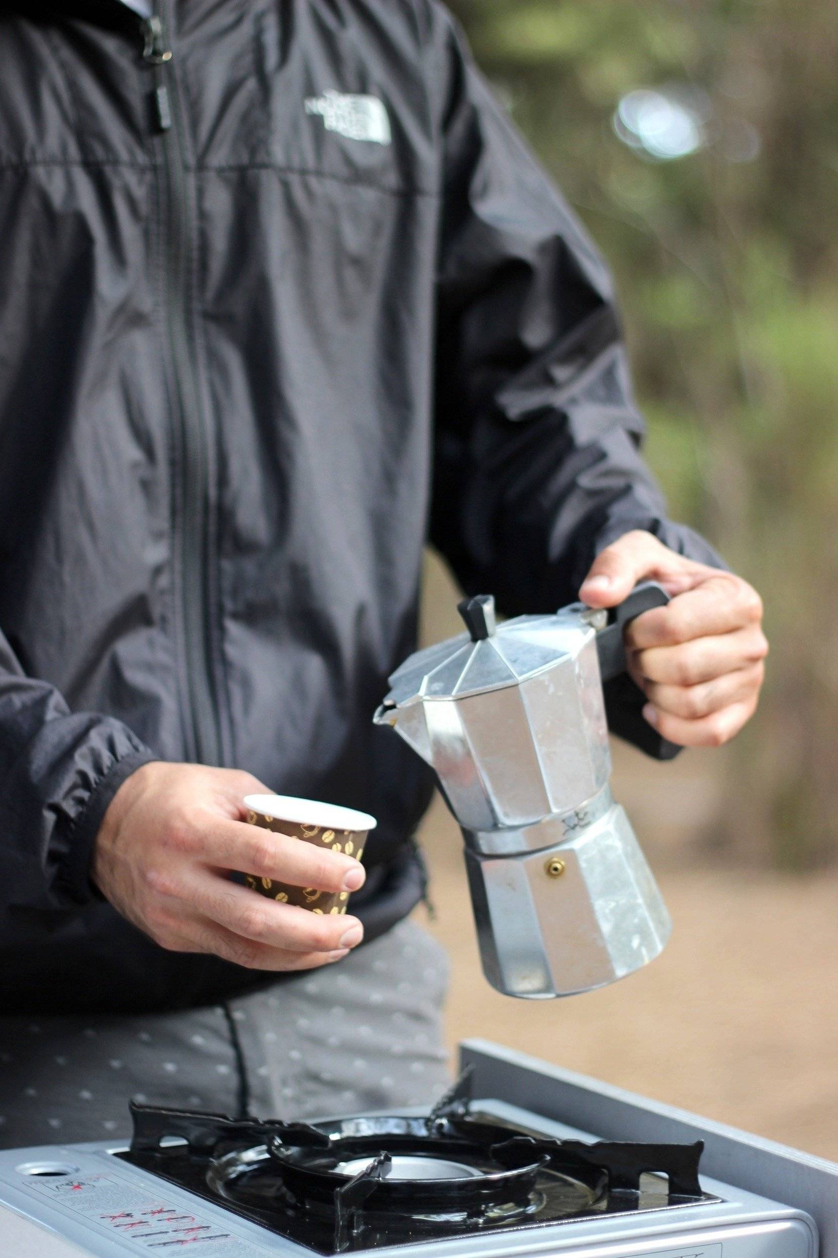 Dining Area Volkswagen Caddy - Yescapa
