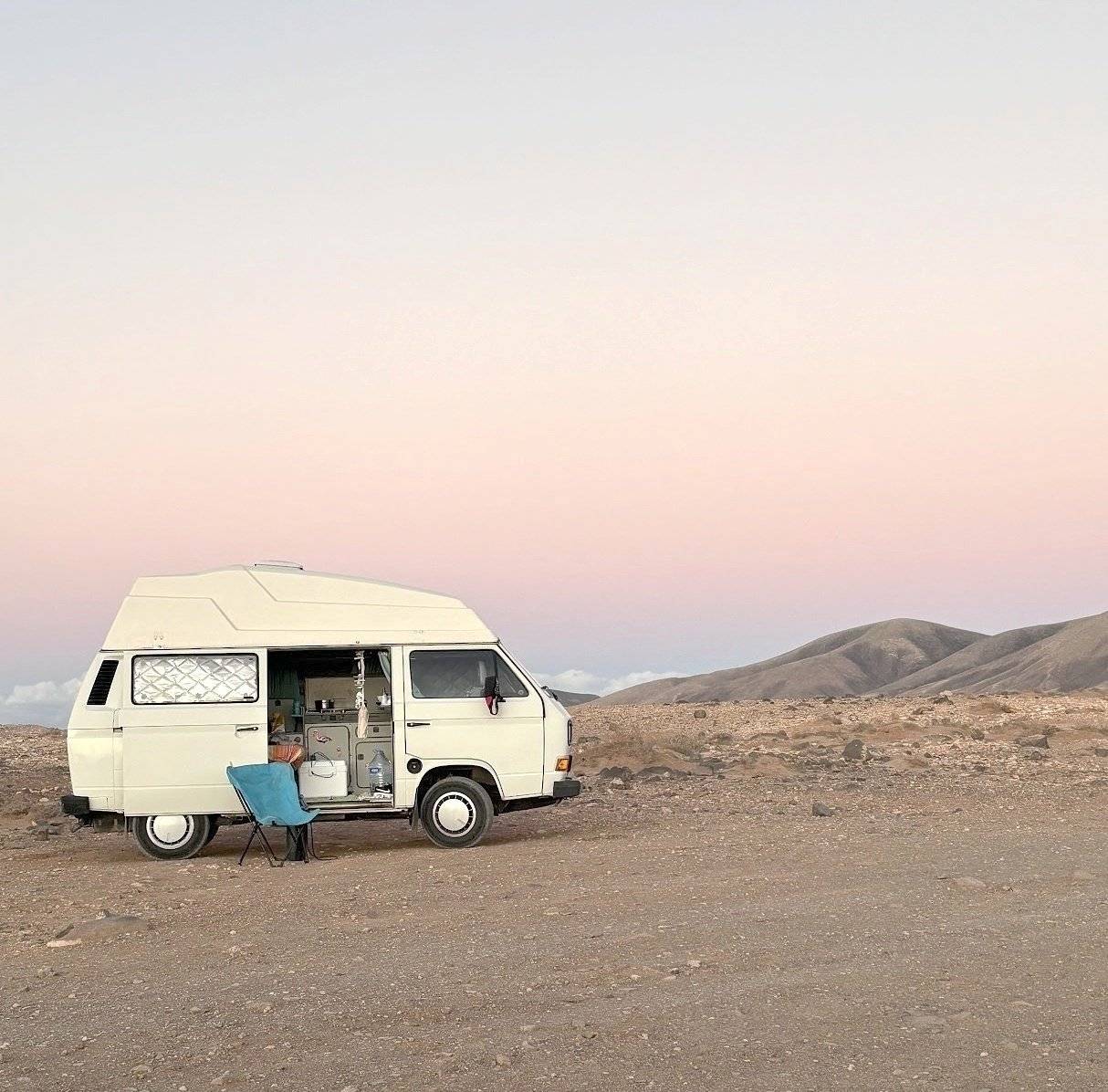 Vue avant de 3/4 Volkswagen T3 - Yescapa