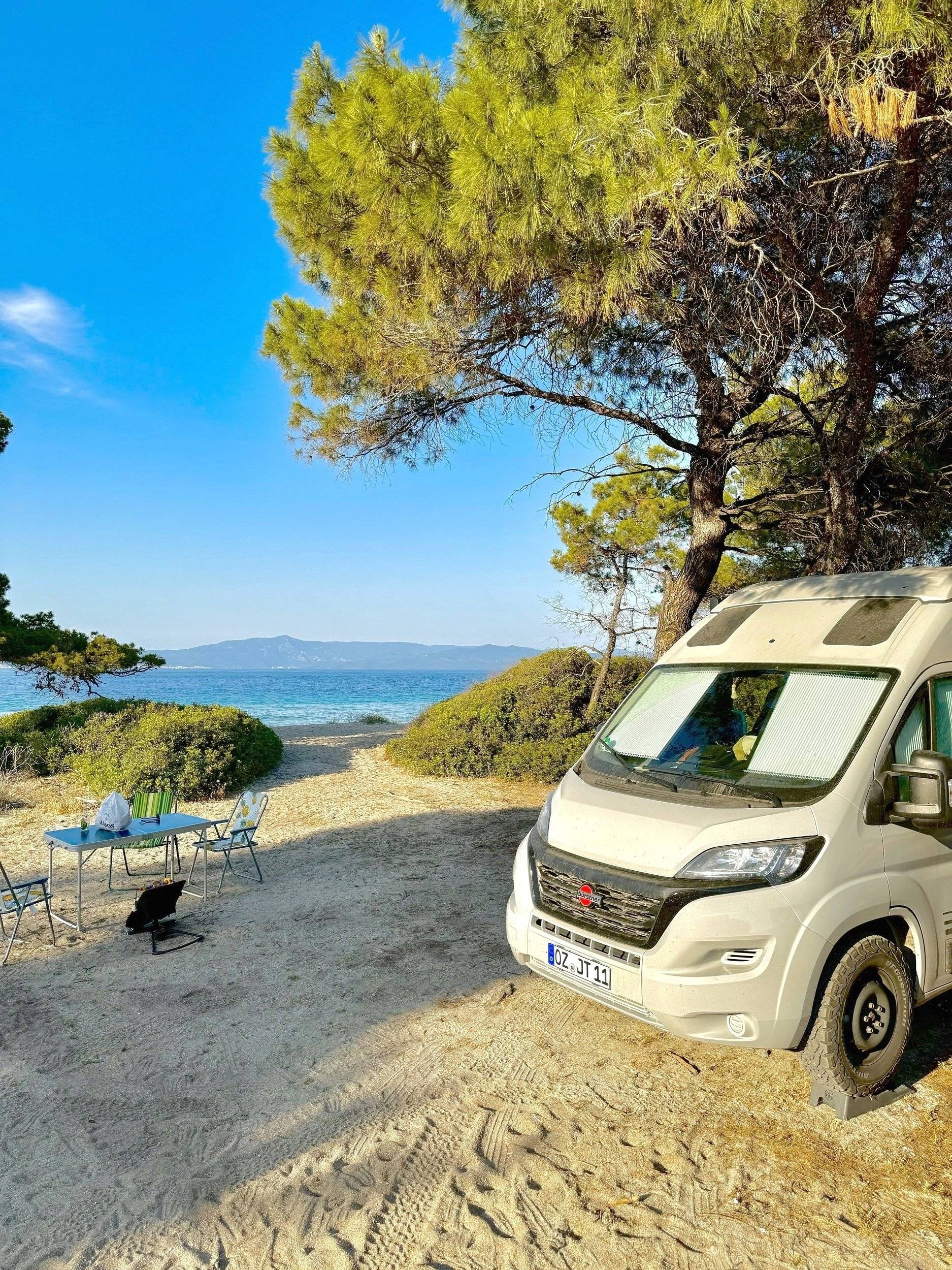 schräge Vorderansicht Fiat Ducato 2,2 l Multijet 100 ch. - Yescapa