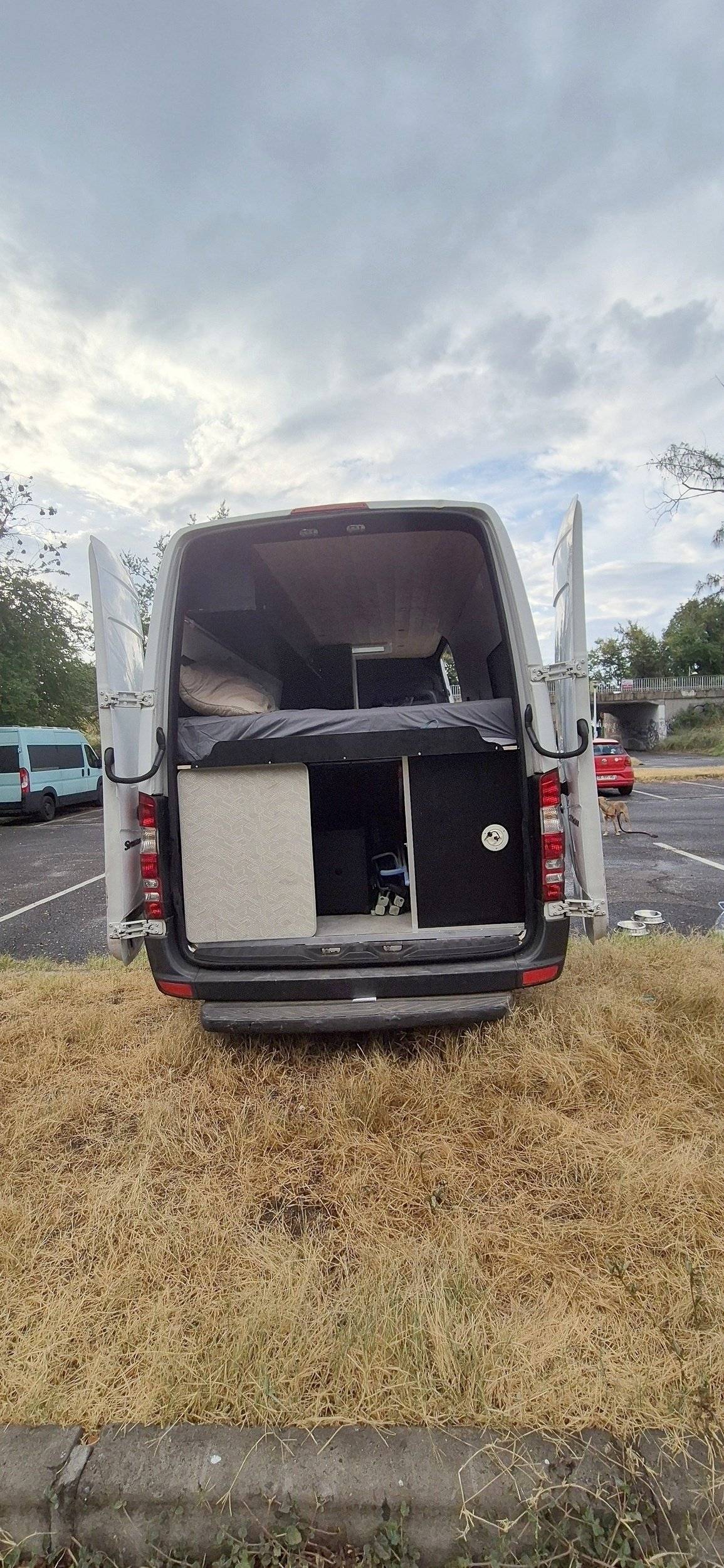 Achterkant Mercedes sprinter - Yescapa