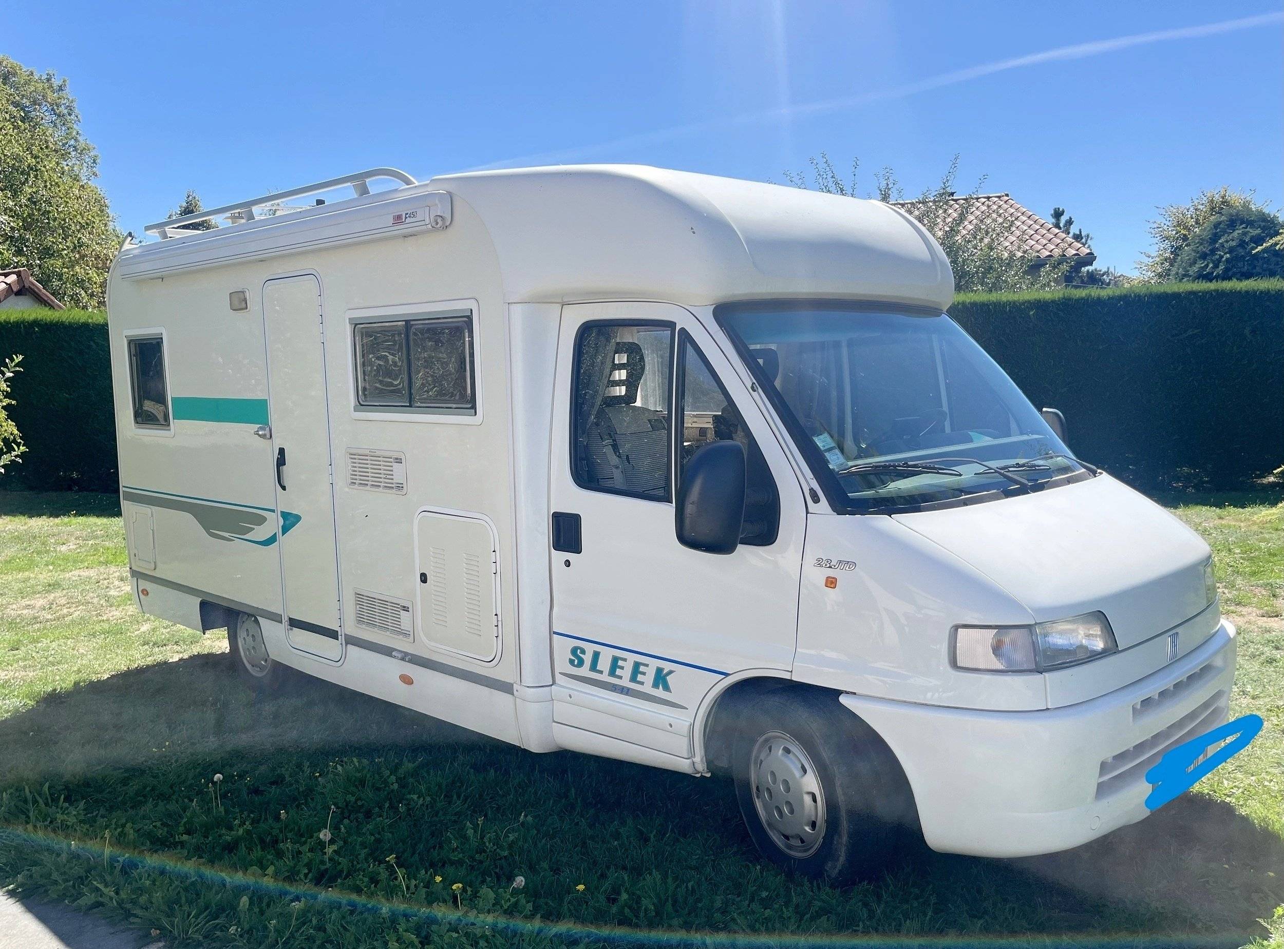 Front view from 3/4 Fiat Ducato 2.8 JTD - Yescapa