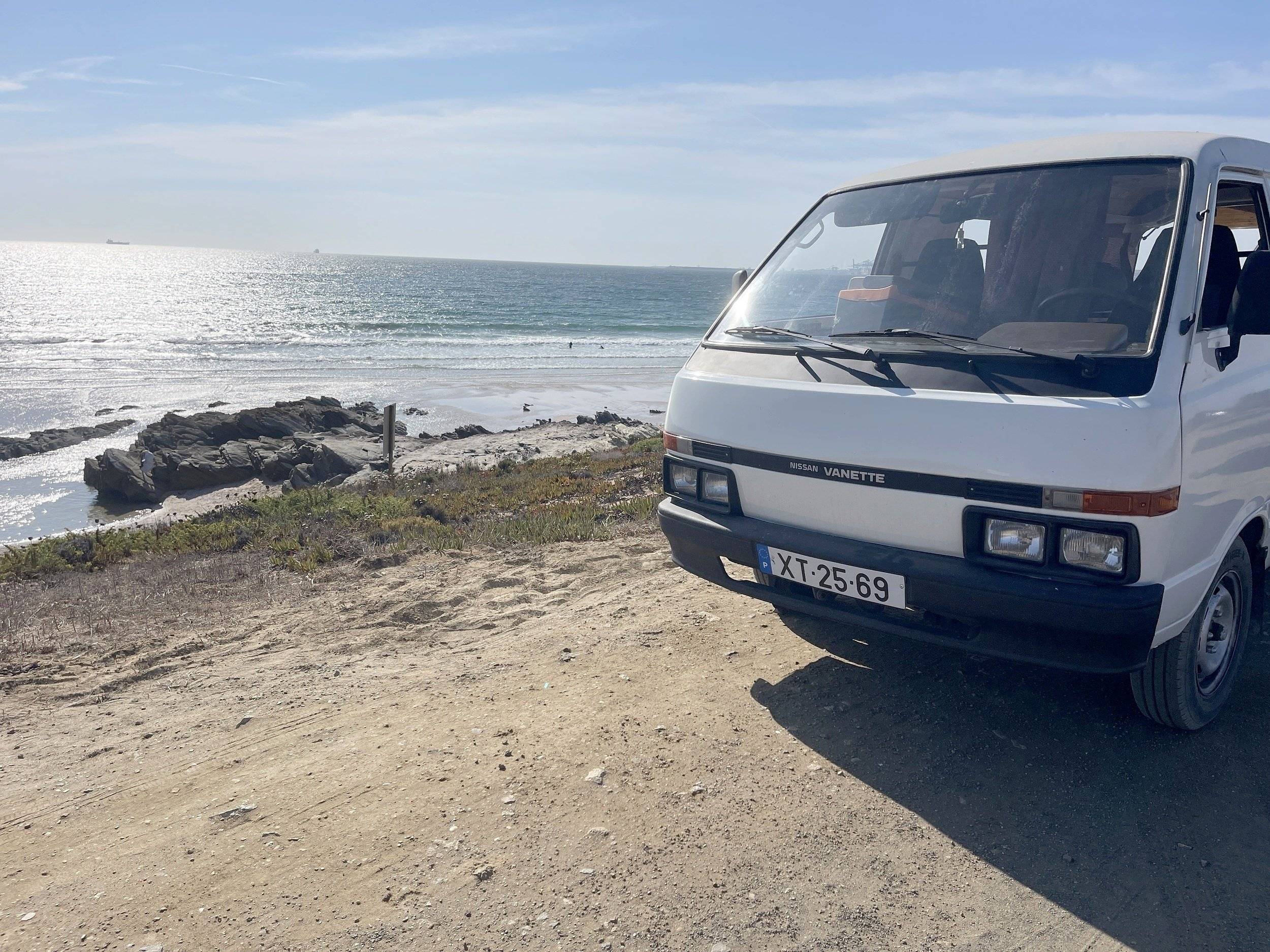 Front view from 3/4 Nissan Vanette - Yescapa