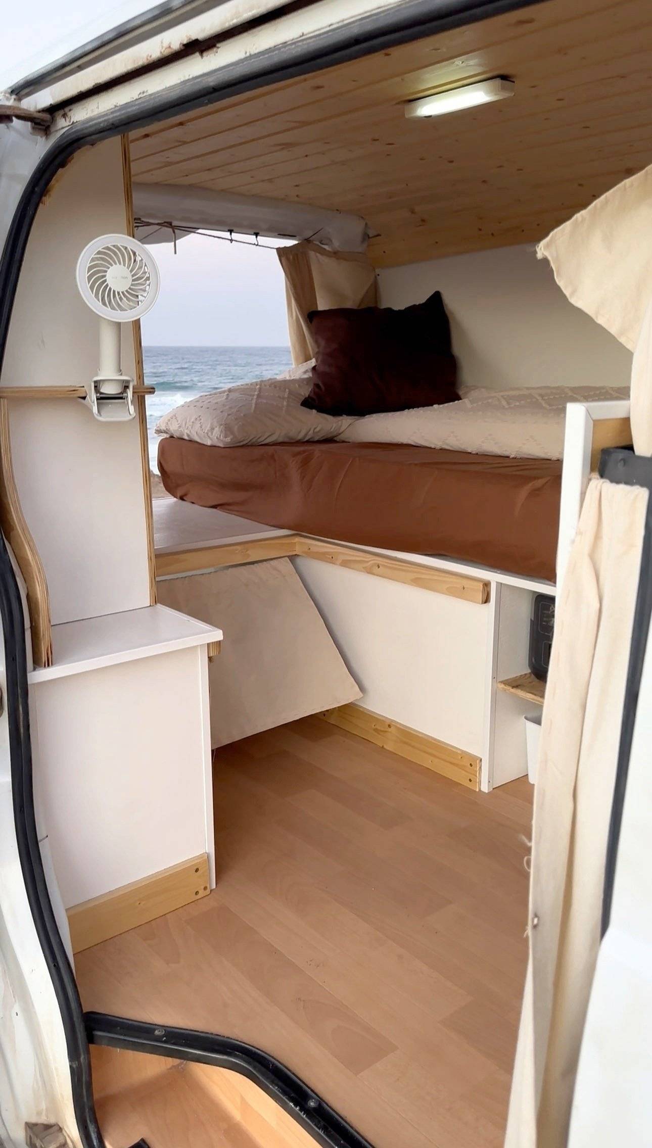 Comedor Hyundai H-1 - Yescapa