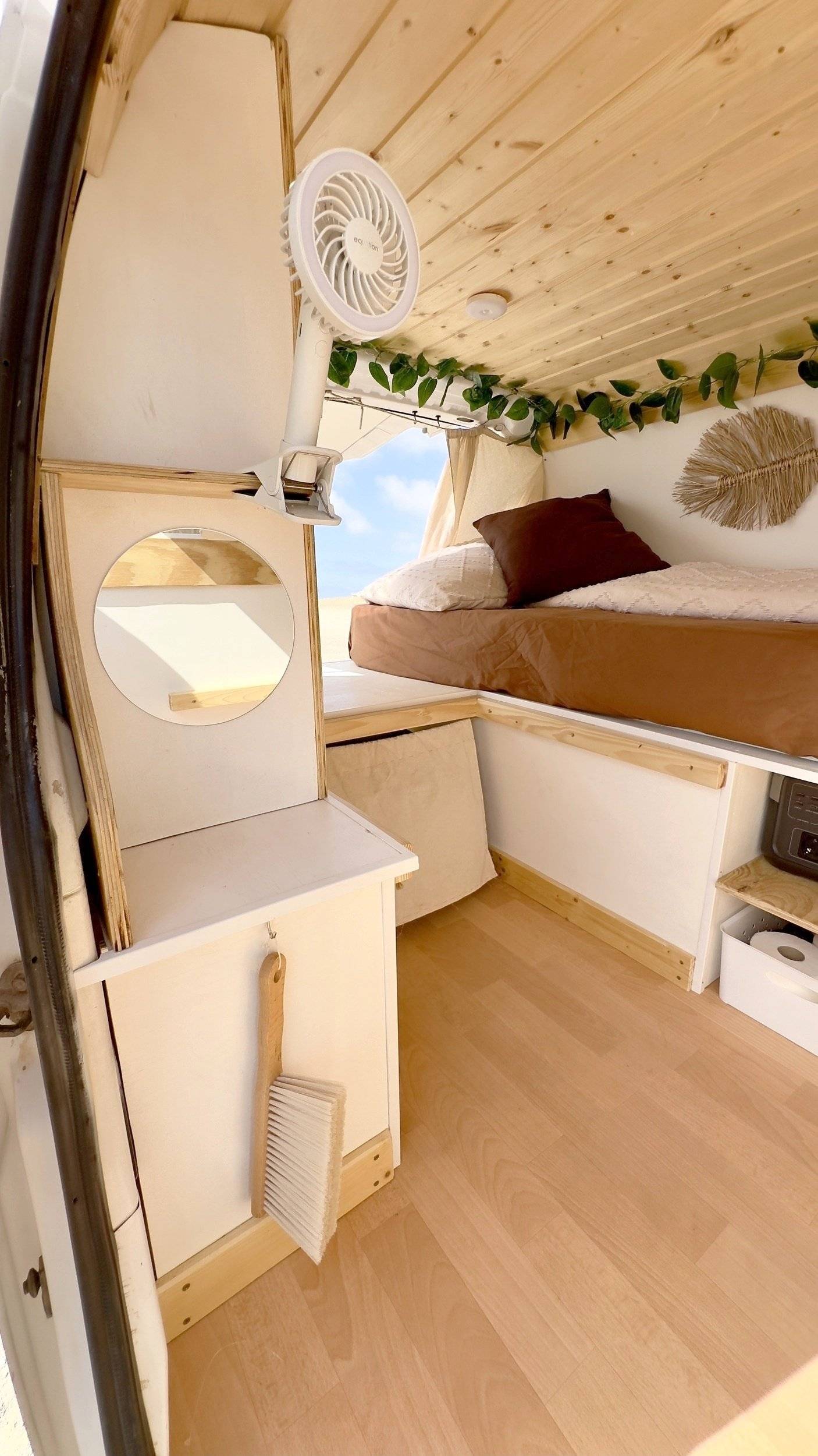 Dinette Hyundai H-1 - Yescapa