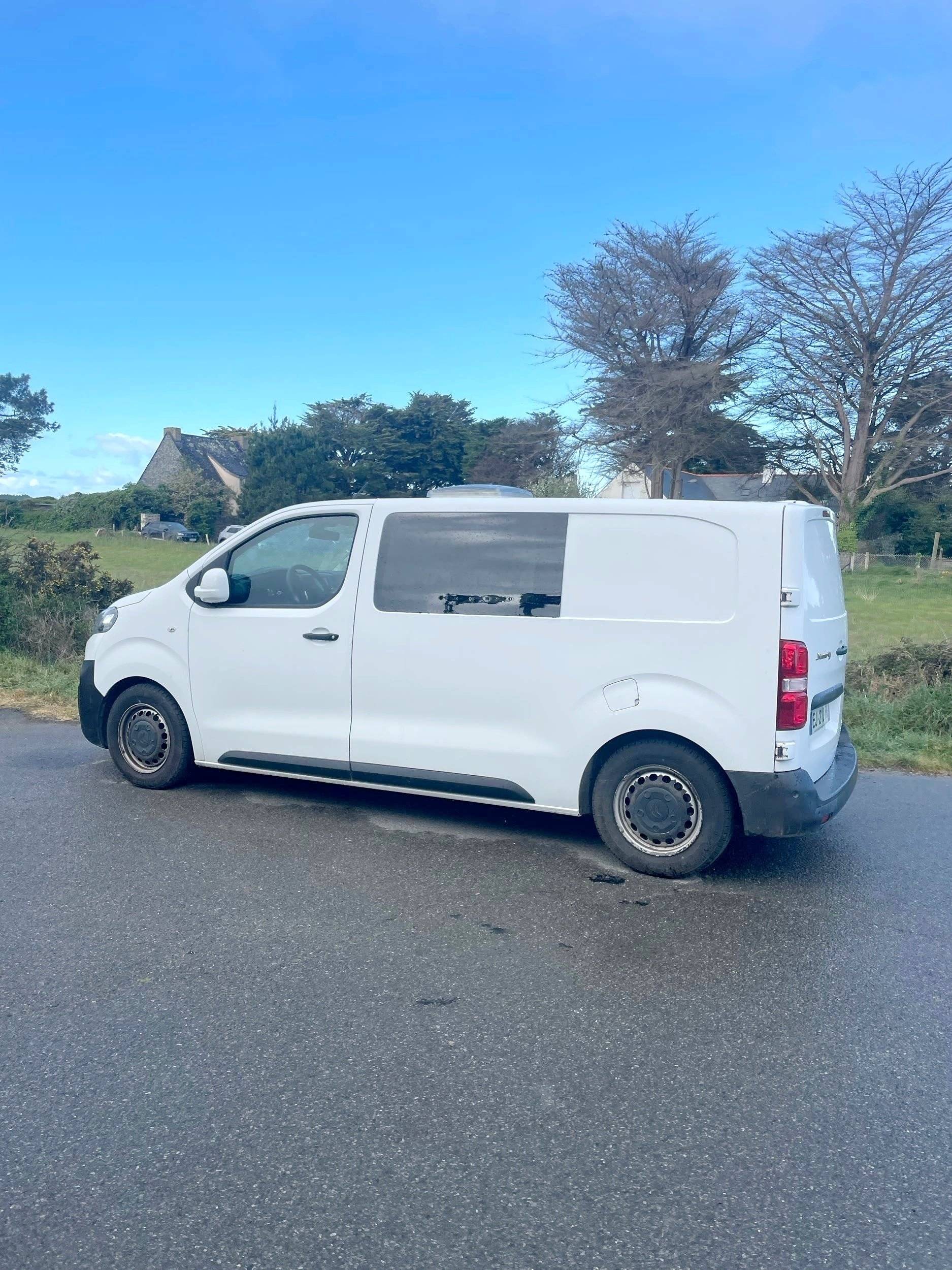 Vista del vehículo ángulo delantero Citroën Citroën jumpy - Yescapa