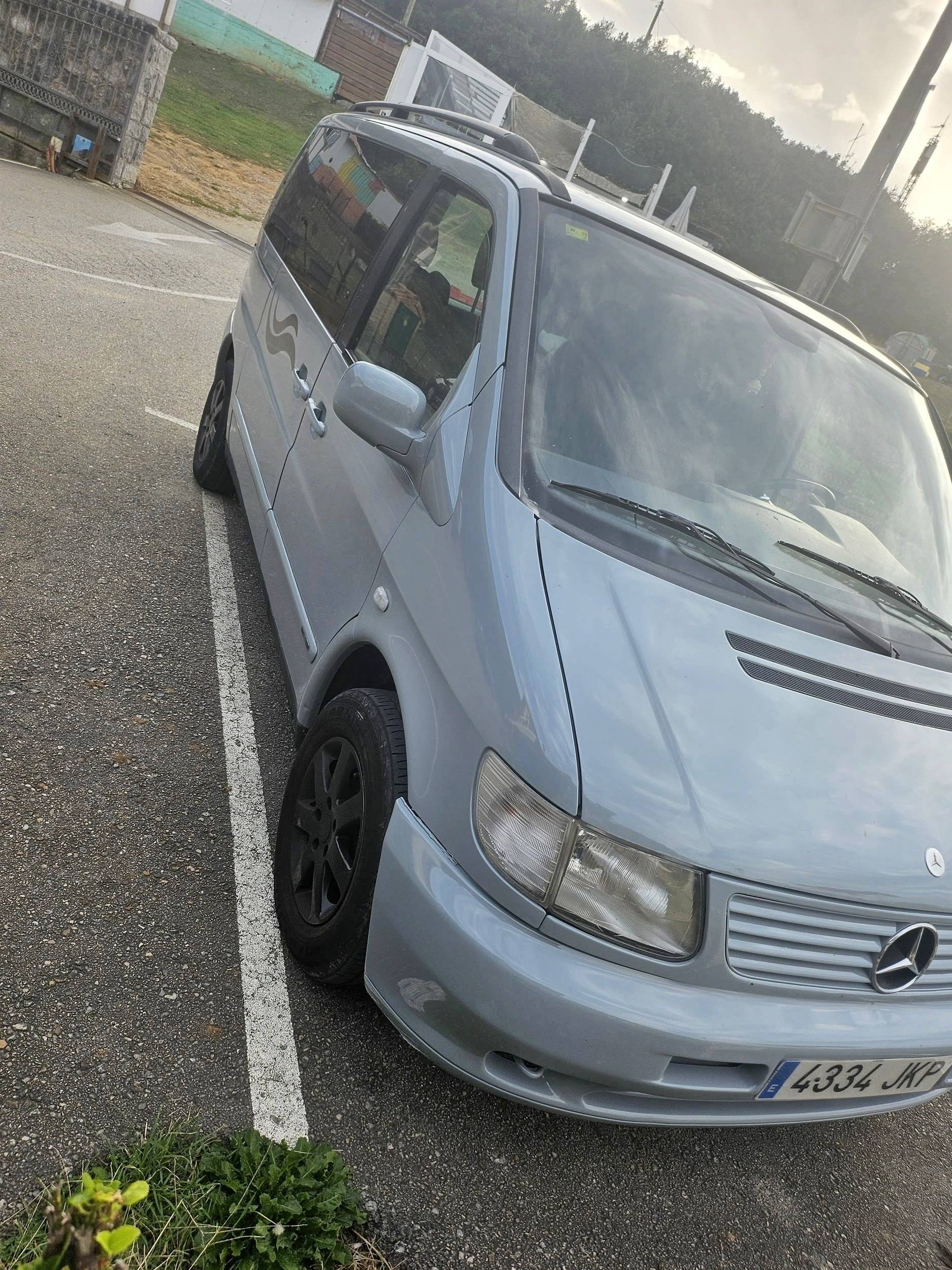 Voorkant 3/4 Mercedes Vito 2,2 l 136 ch - Yescapa