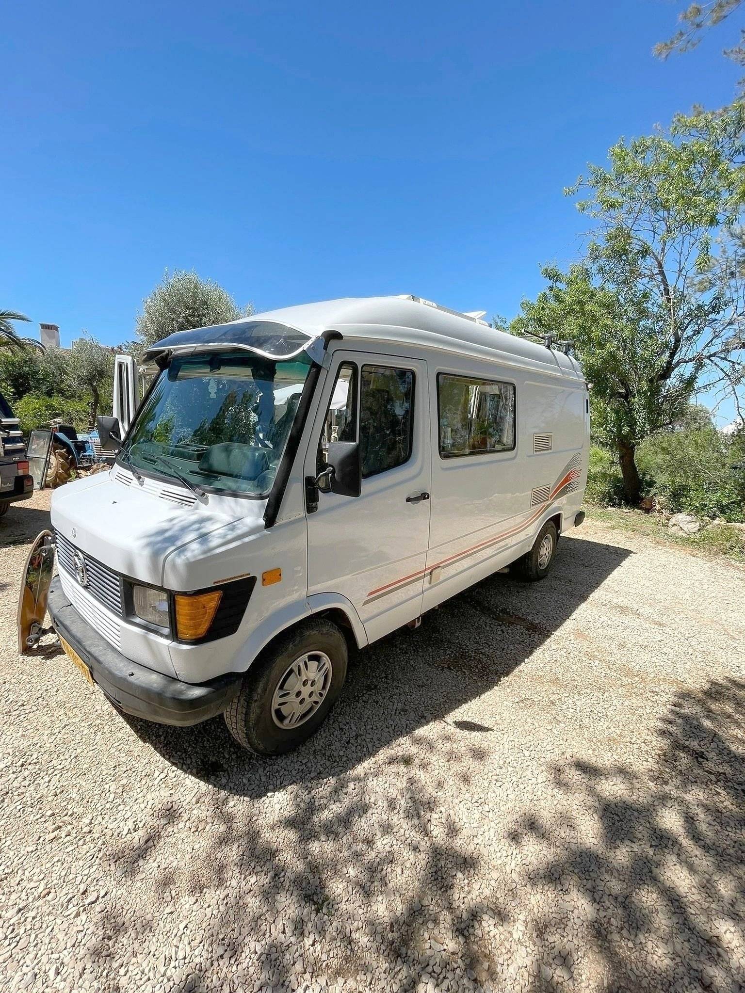 Simone Mercedes 210D 