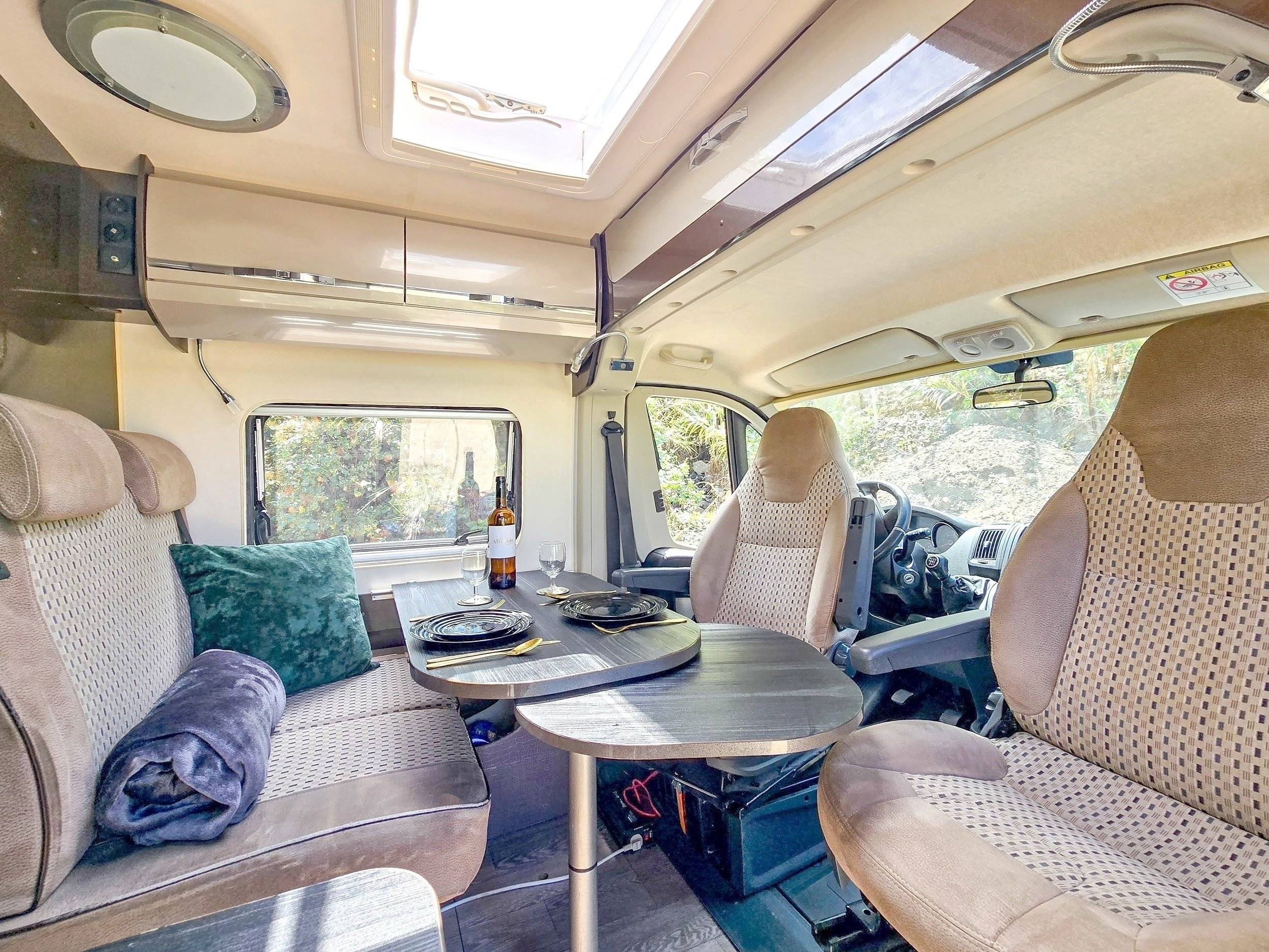 Dinette Fiat 2,3 l 130 ch - Yescapa