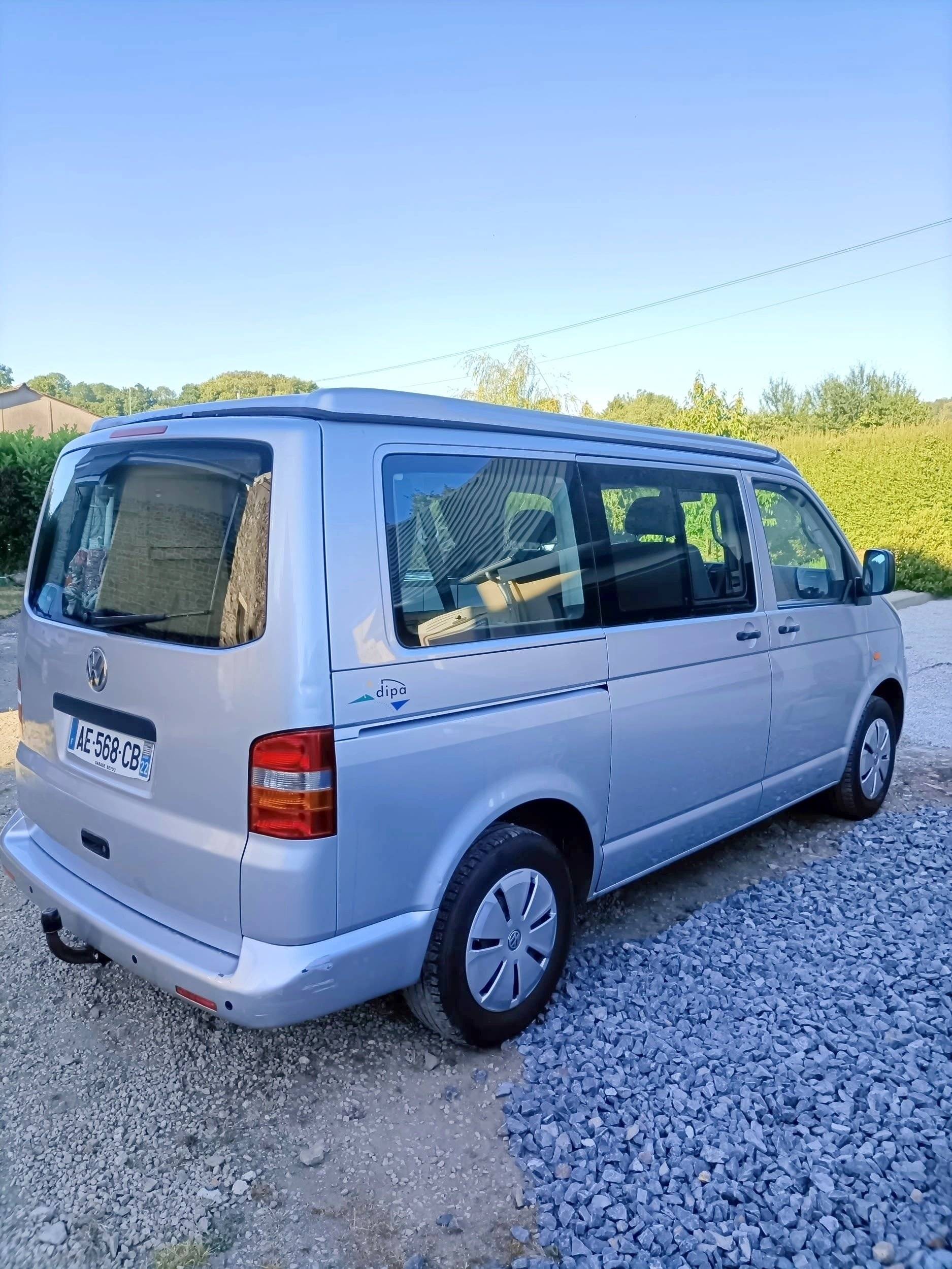 schräge Vorderansicht Volkswagen T5 1,9 l 102 ch - Yescapa