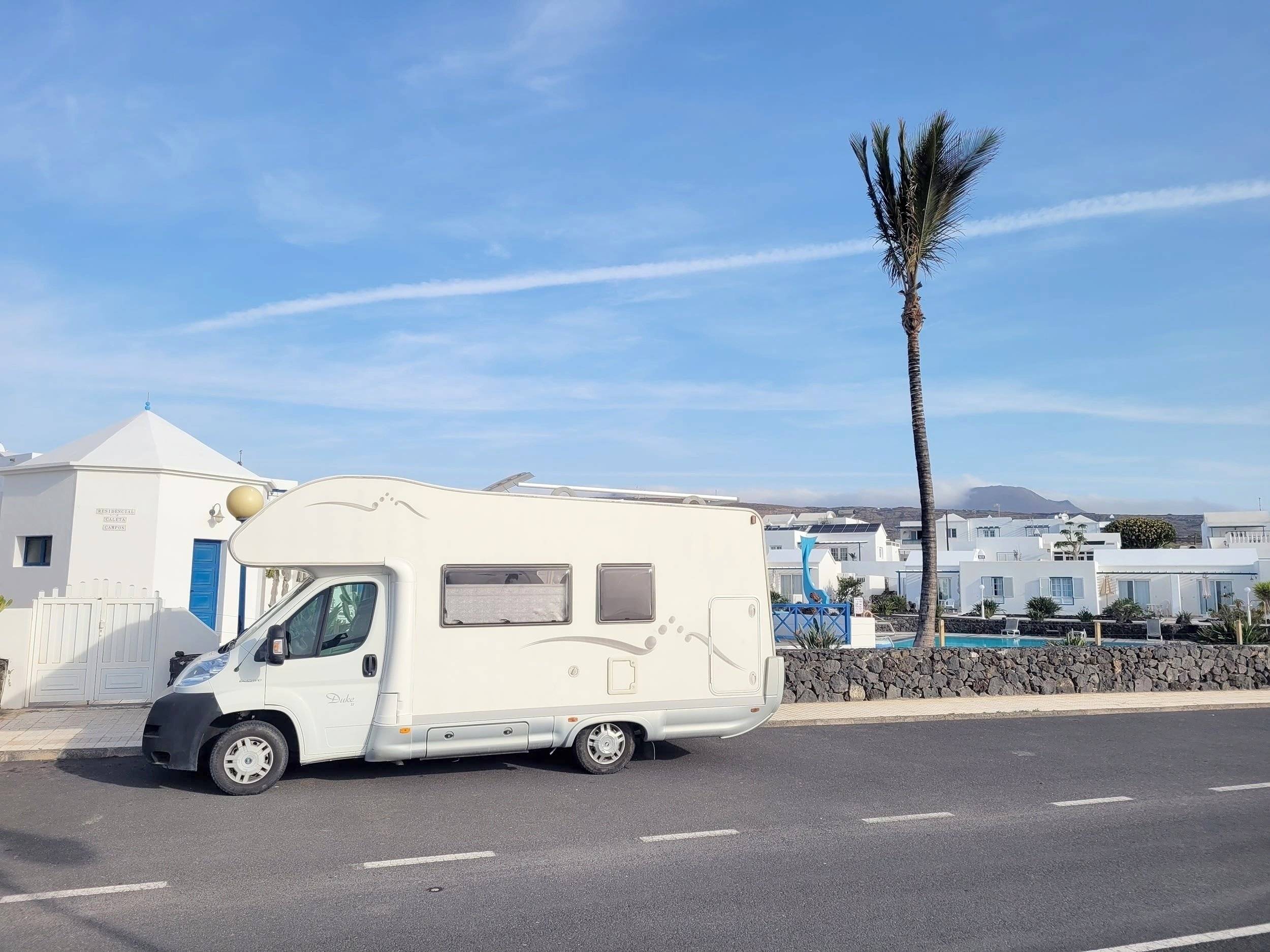 Vue avant de 3/4 Fiat Ducato - Yescapa