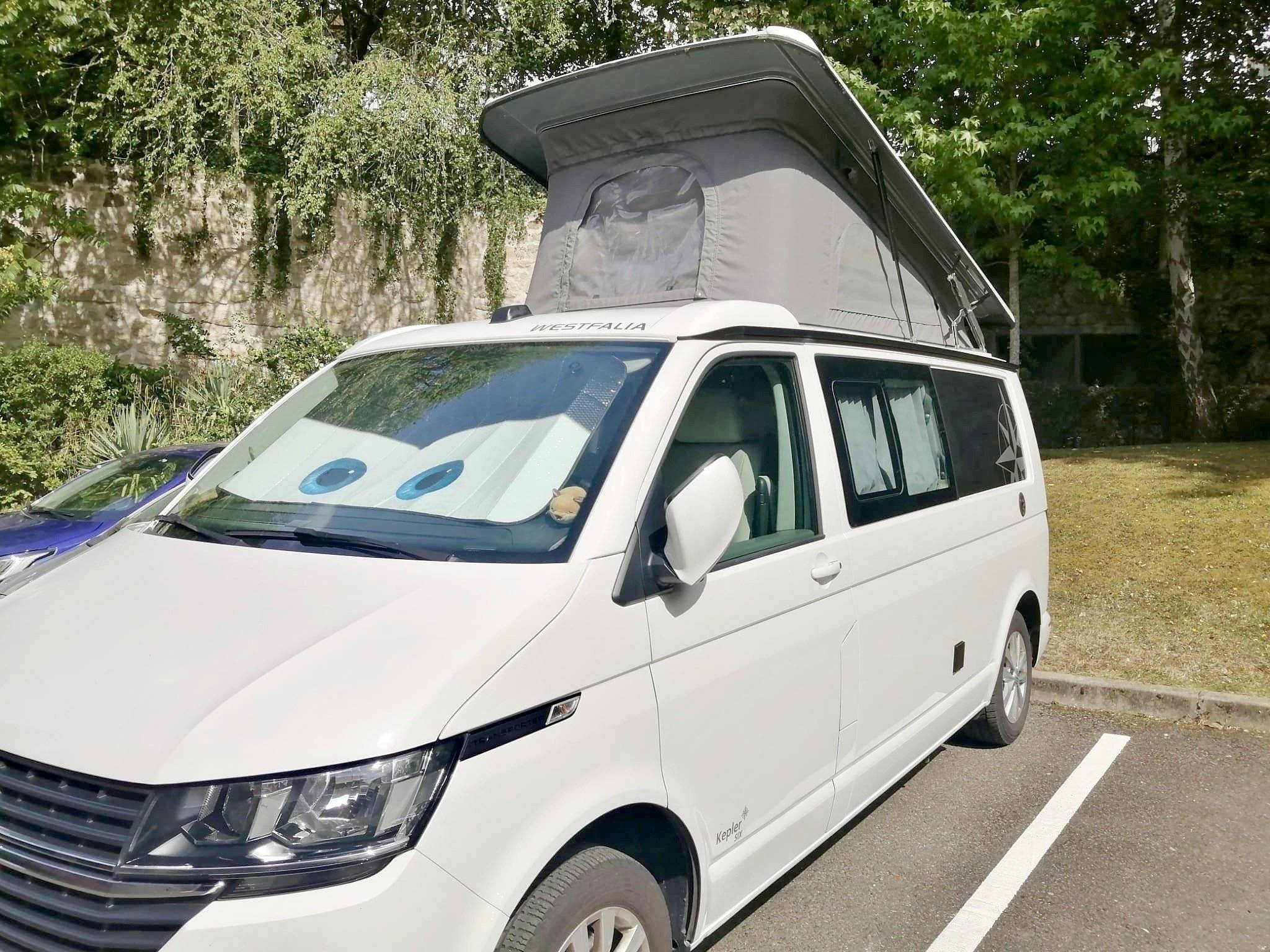 Front view from 3/4 Volkswagen - Yescapa