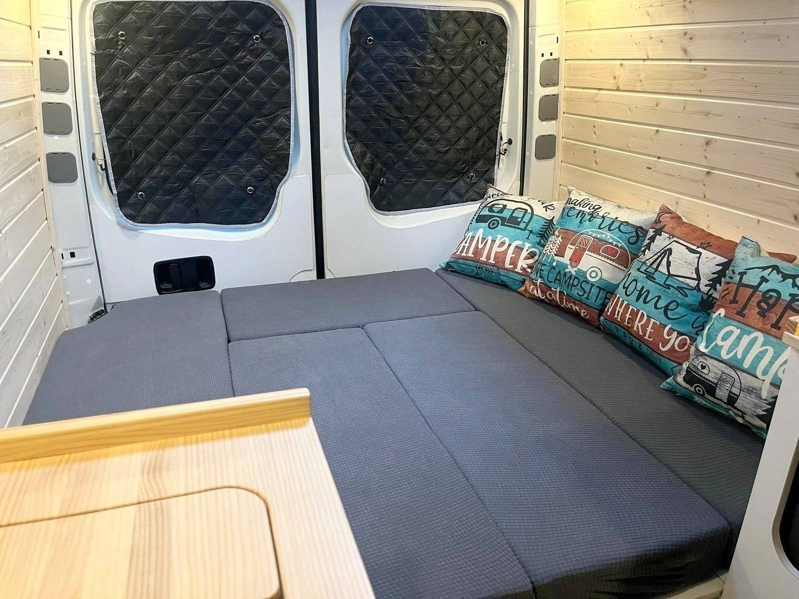 Berth Volkswagen VOLKSWAGEN CRAFTER 2E35 - Yescapa