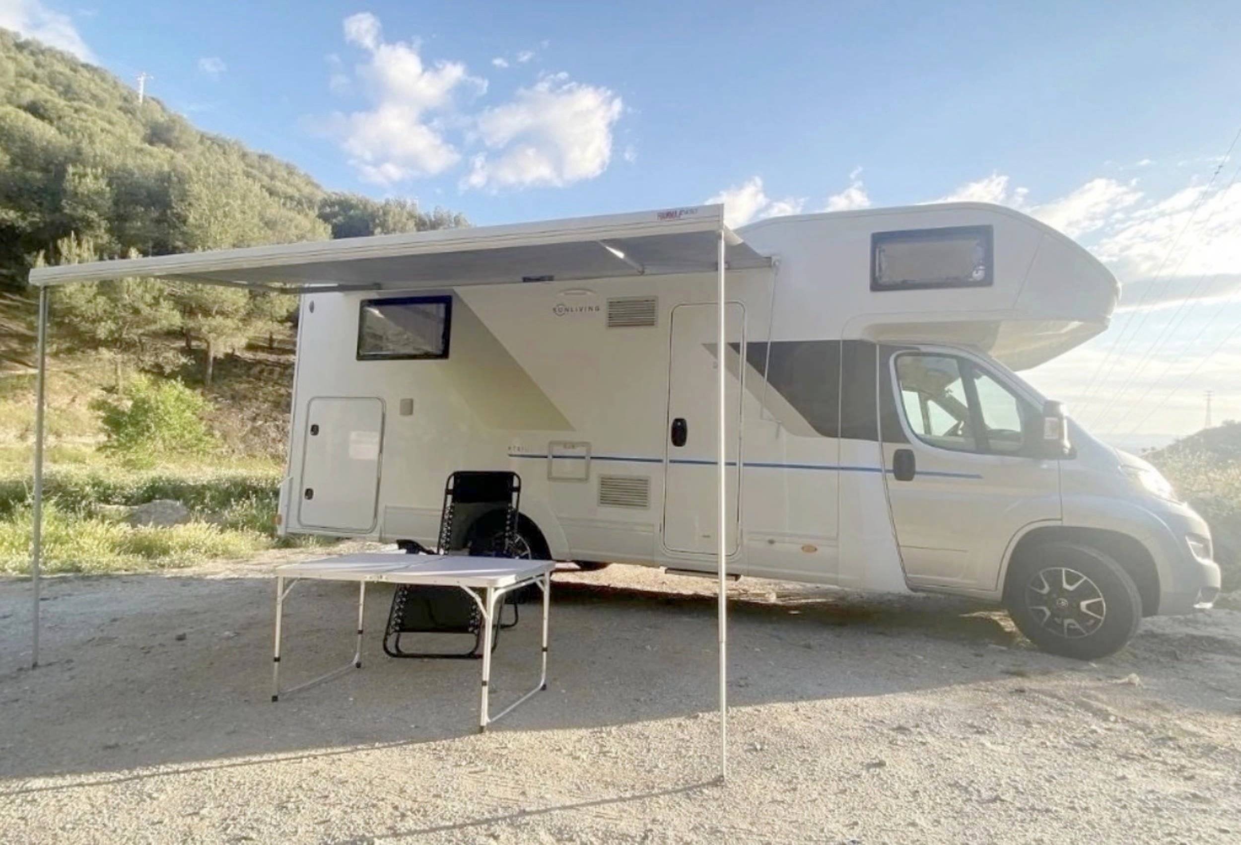 schräge Vorderansicht Citroën Jumper 2,0l 163 ch - Yescapa