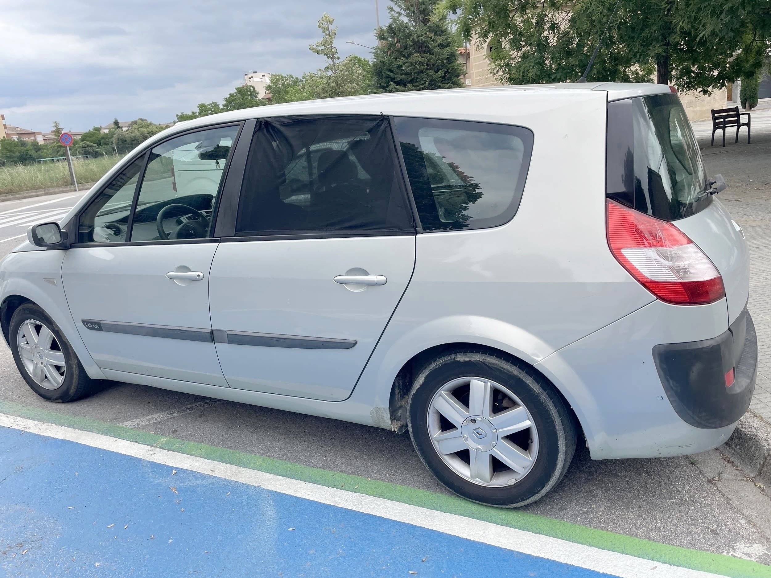 Front view from 3/4 Renault Renault - Yescapa