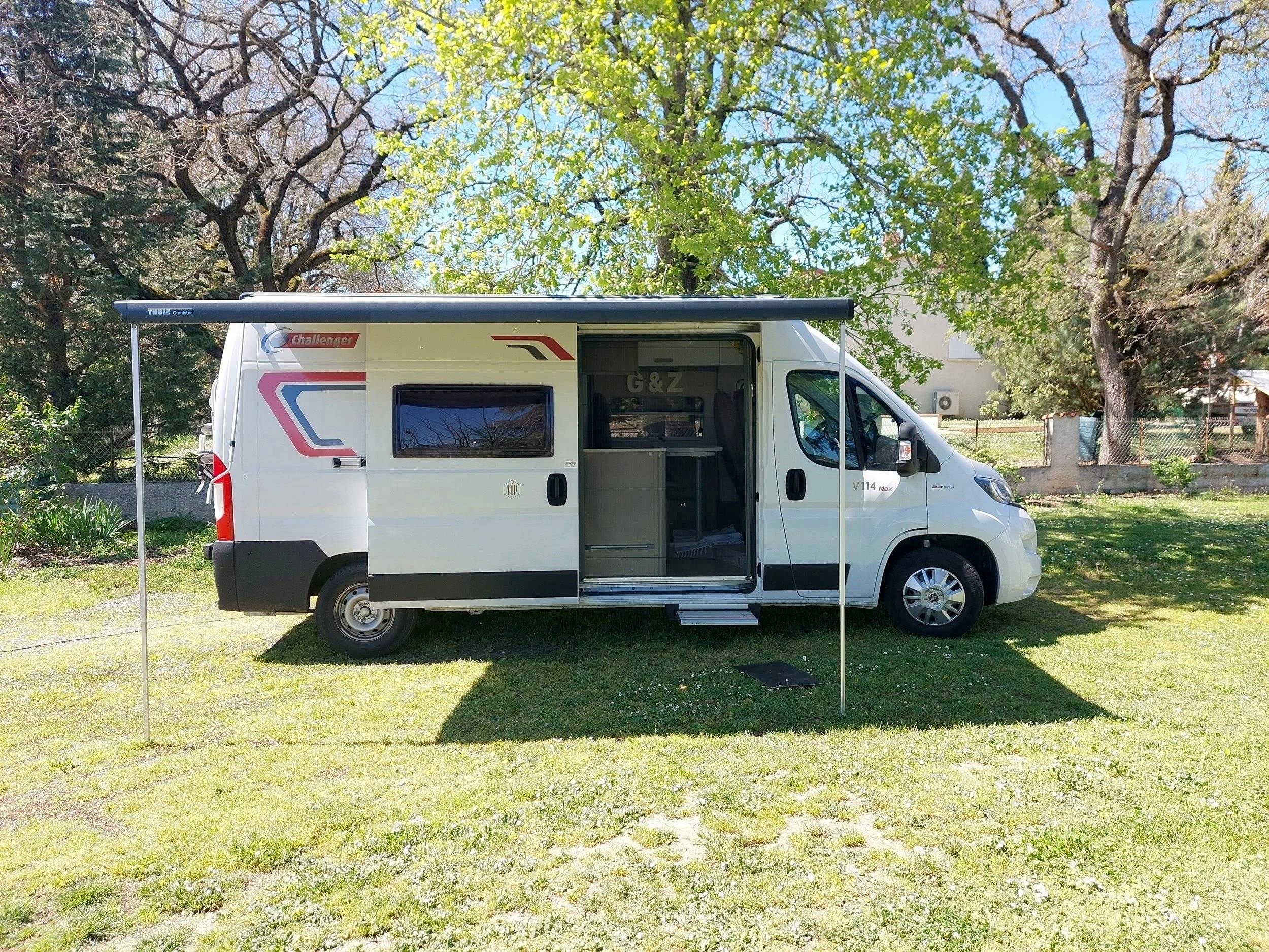 Location Fourgon aménagé Tours 78223 Challenger VANY … Yescapa