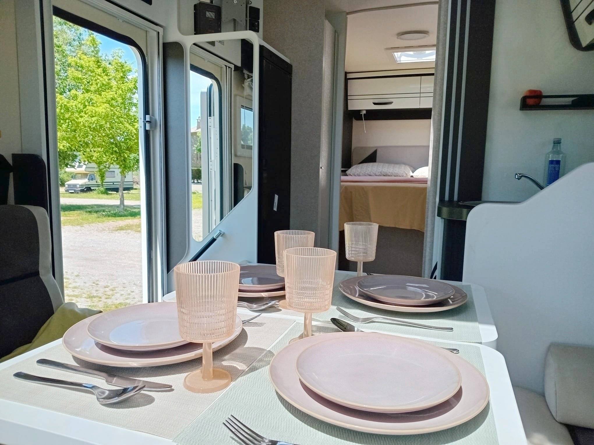 Dinette Ford Transit 2,0 l 170 ch - Yescapa