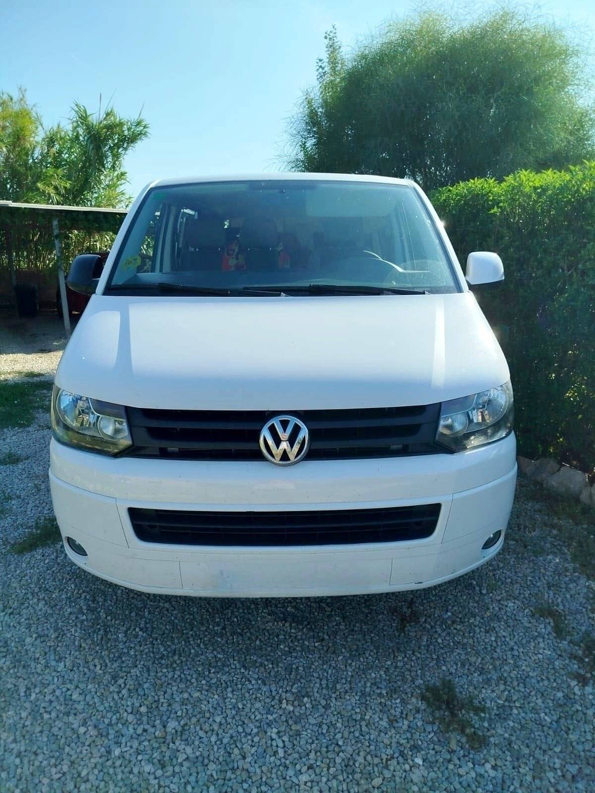 Front view from 3/4 Volkswagen T5 2,0 l 84 ch - Yescapa