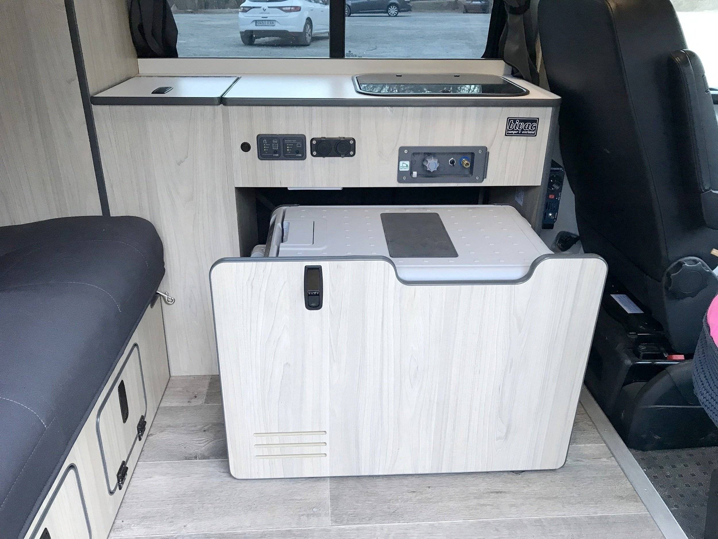 Angolo cucina Volkswagen T6 Kombi - Yescapa