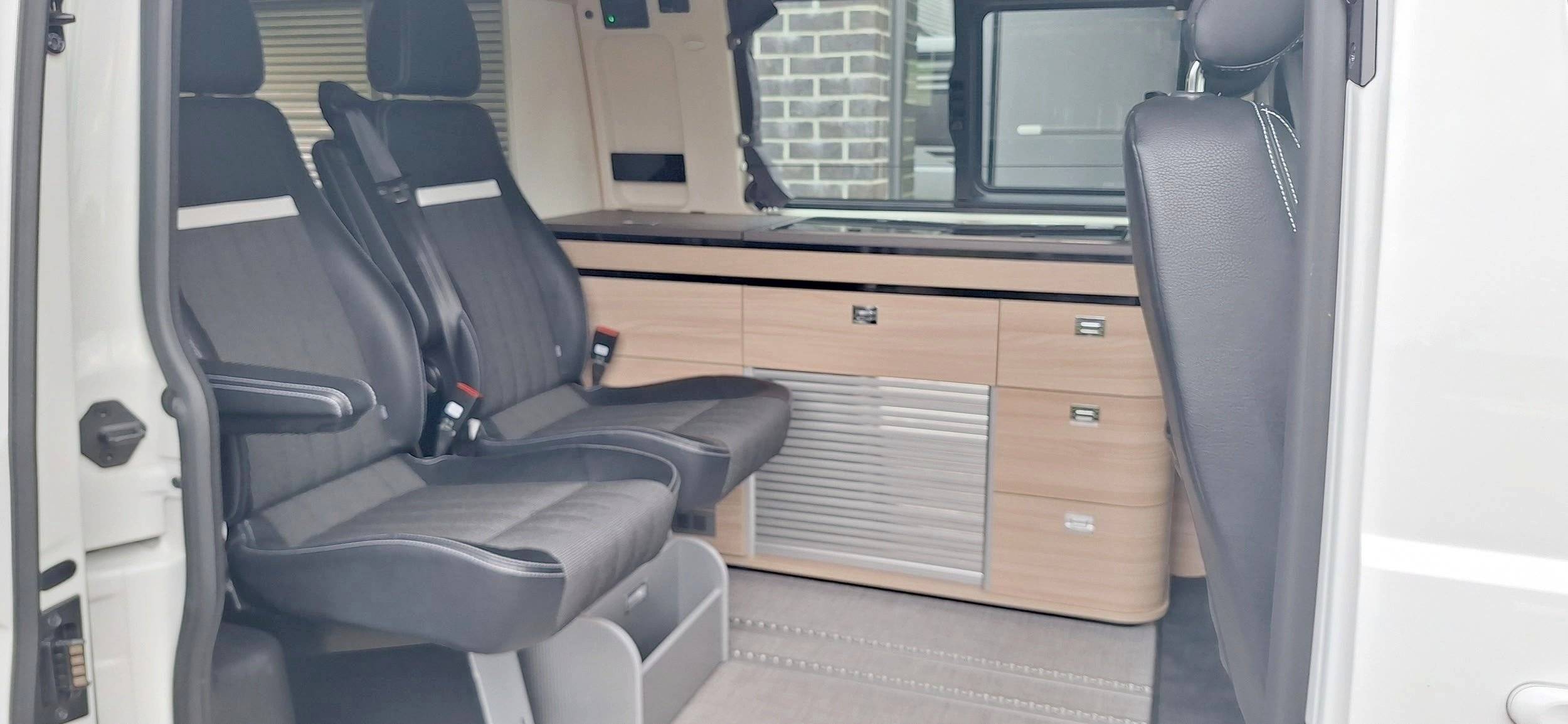 Menjador Volkswagen Transporter T6.1  2,0 l 150ch DSG7 - Yescapa