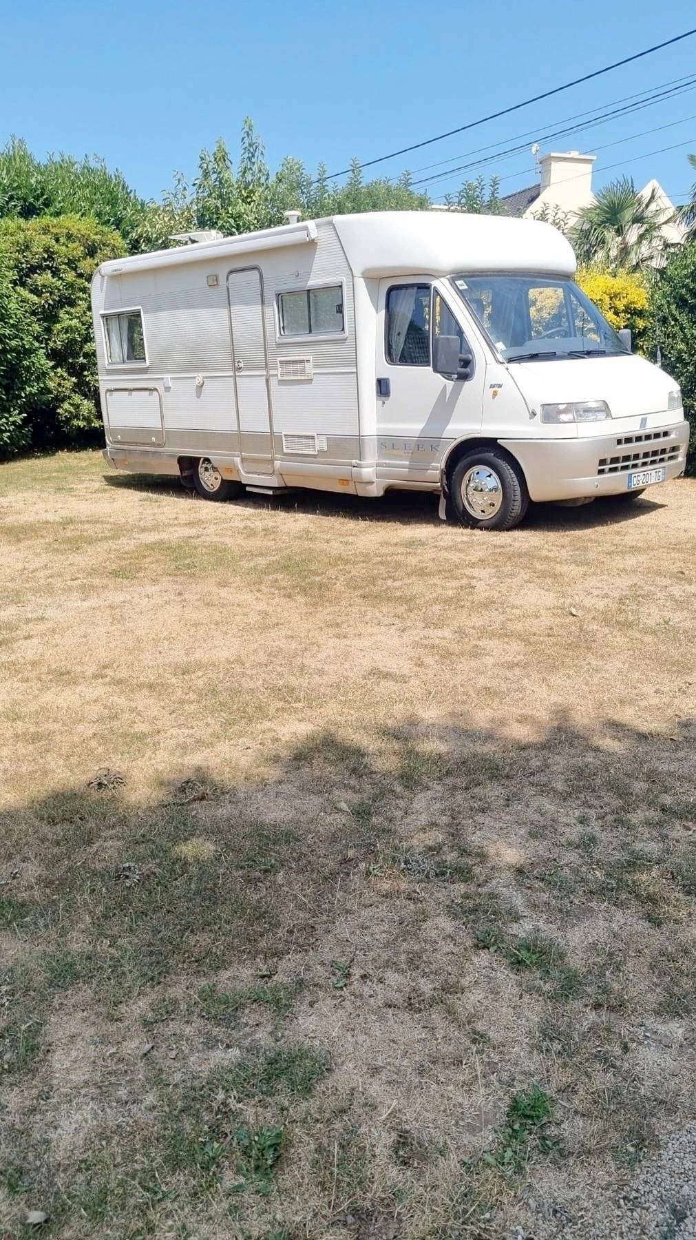 Vista de 3/4 Fiat Fiat Ducato 2.5 TDi - Yescapa