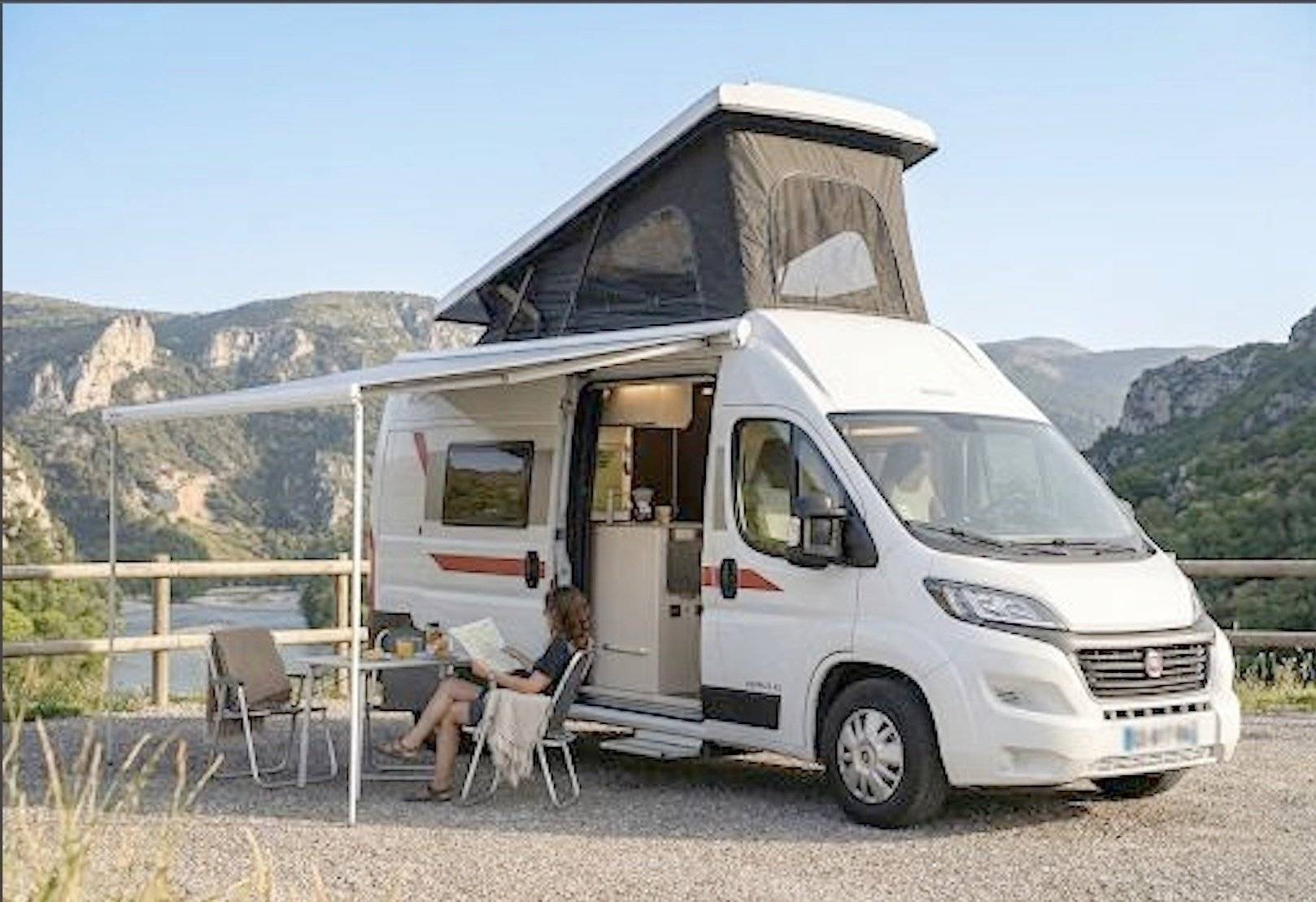 Vista del vehicle angle davanter Fiat Ducato 2,2 140cv - Yescapa