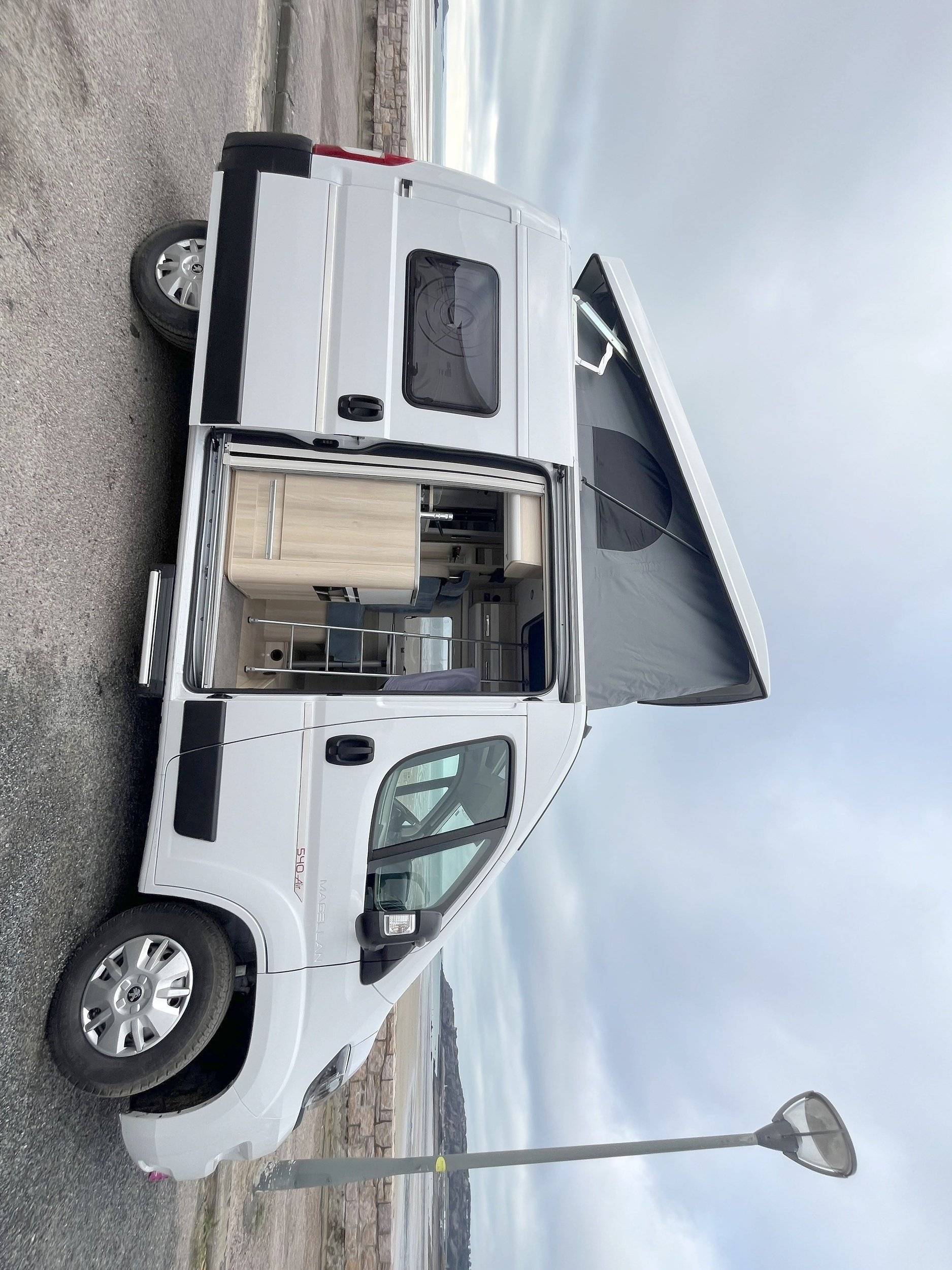 Front view from 3/4 Peugeot Boxer 3 l 160 ch - Yescapa