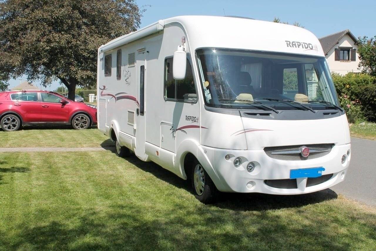 Vista de 3/4 Fiat Al-Ko 2,3 l 130 ch. - Yescapa