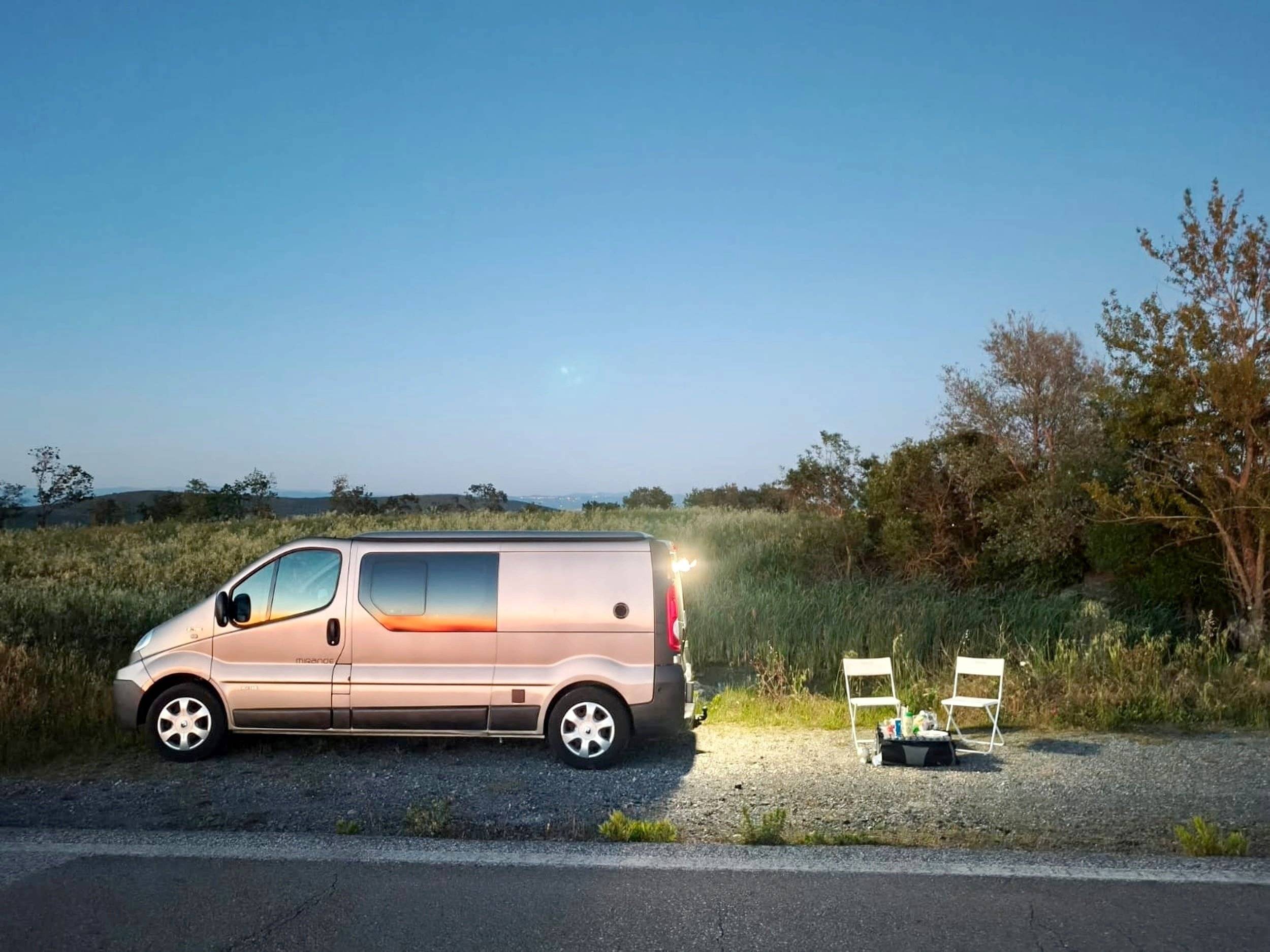 Front view from 3/4 Renault 2,0 l dCi 115 ch - Yescapa