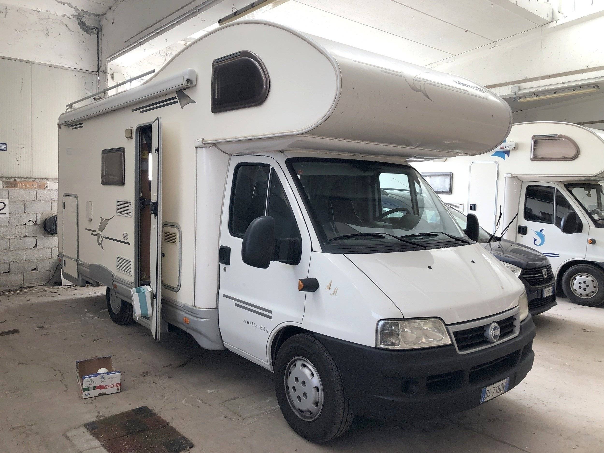 Vue avant de 3/4 Fiat Ducato 2,2 l 100 ch - Yescapa
