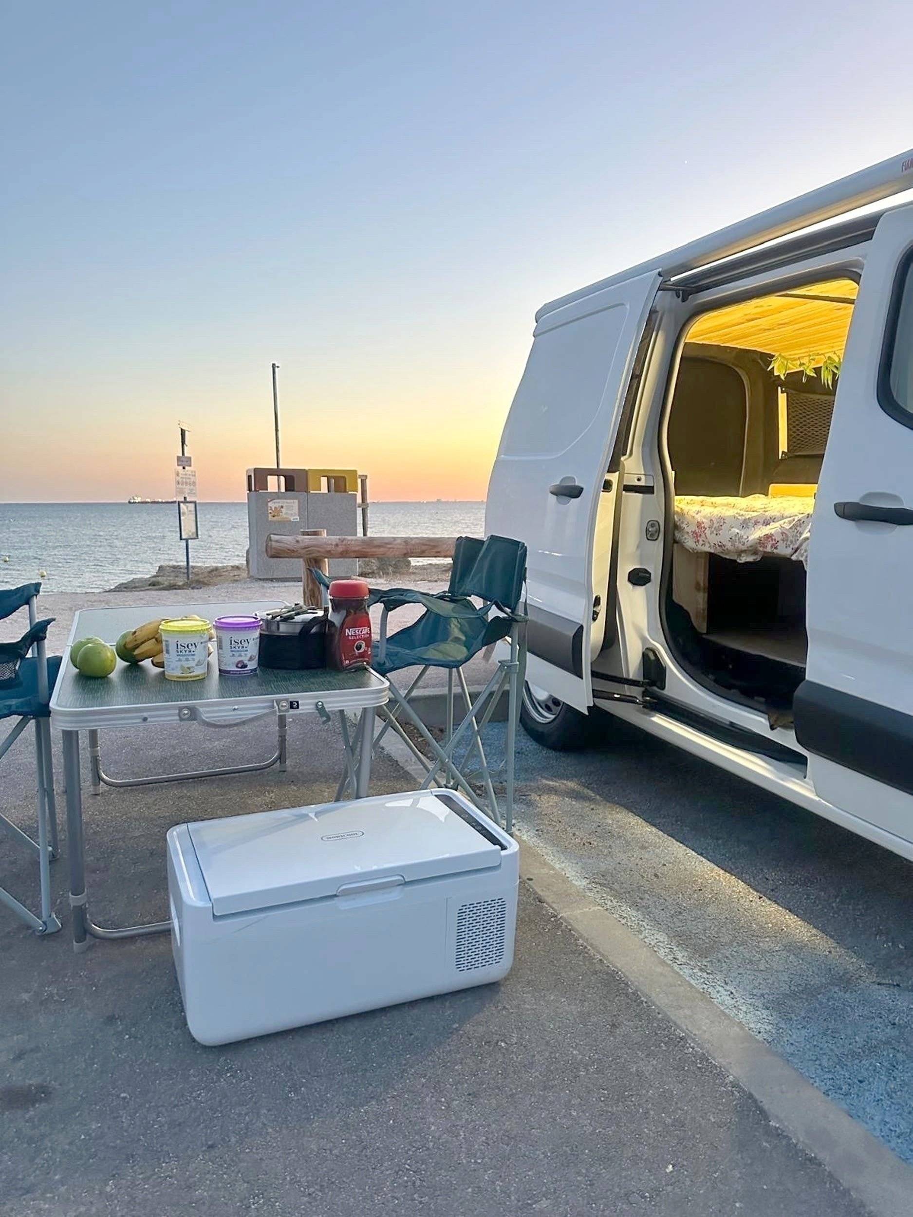 Área de jantar Citroën Berlingo XL - Yescapa
