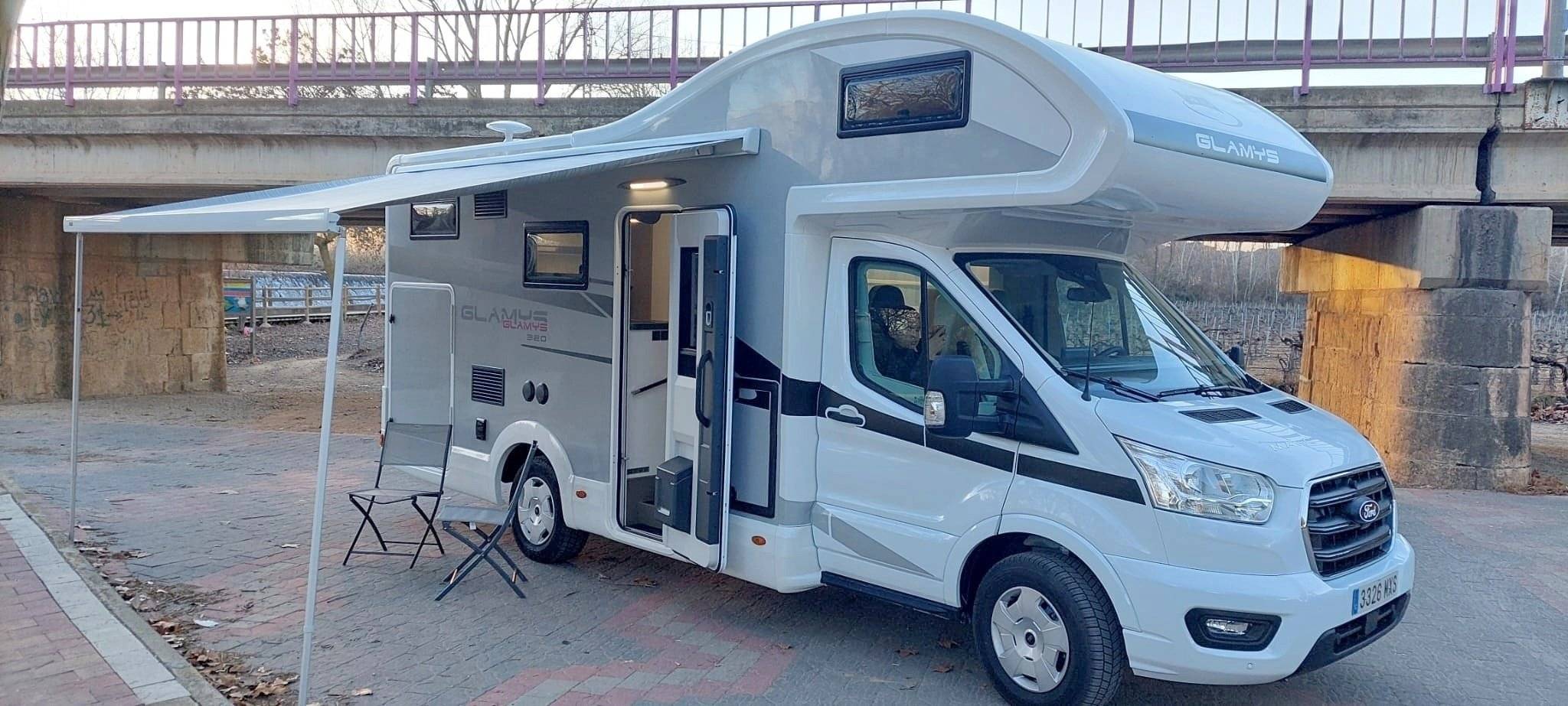 Vista del vehicle angle davanter Ford - Yescapa