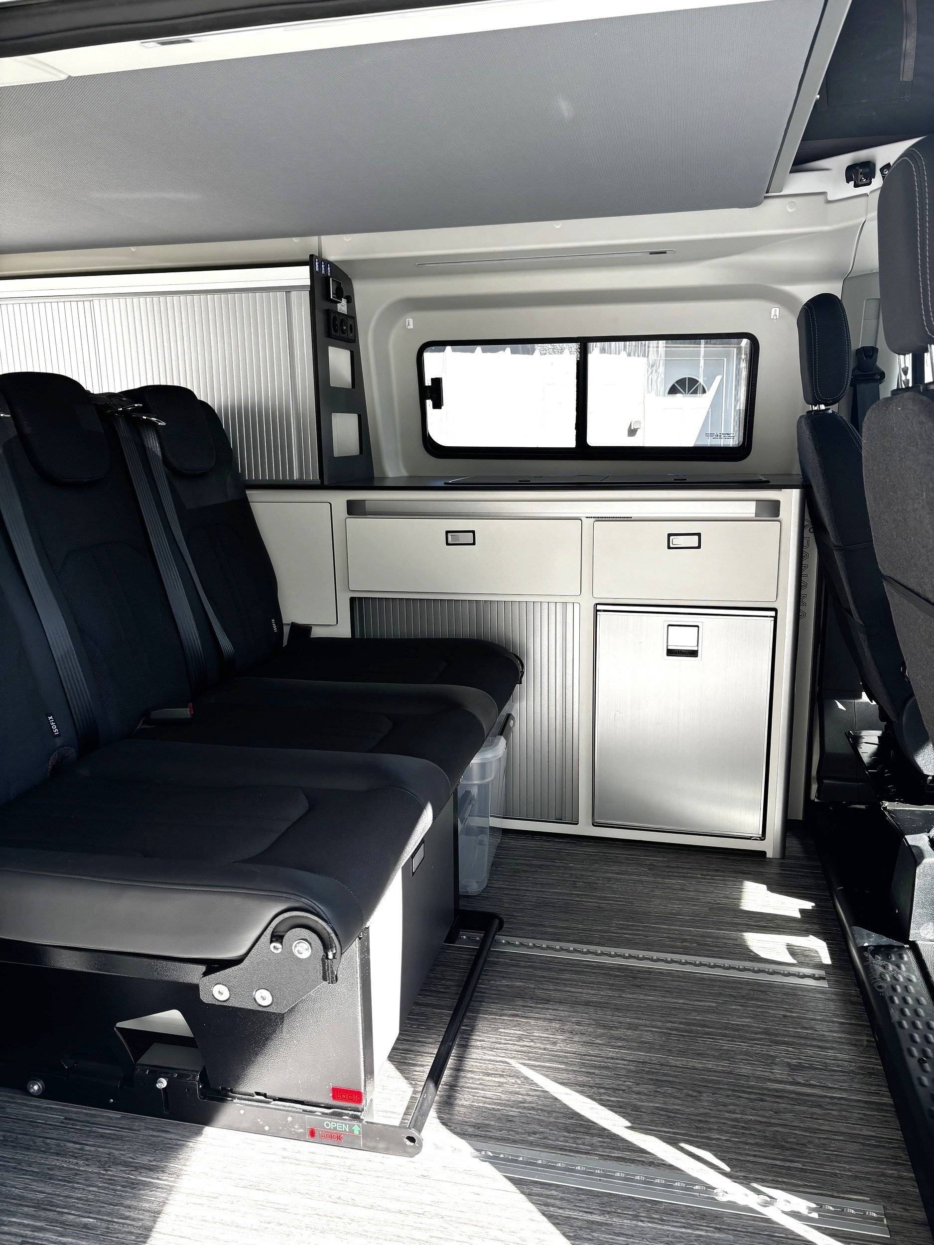 Dining Area Ford Transit 2,0 l 170 ch - Yescapa
