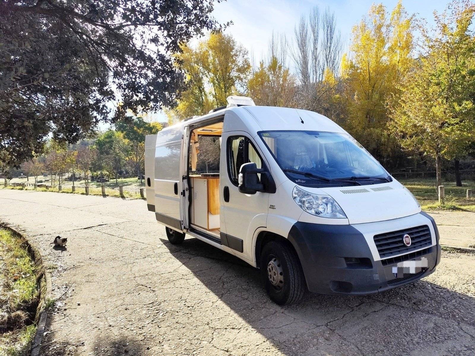 Vista del vehículo ángulo delantero Fiat FIAT DUCATO - Yescapa