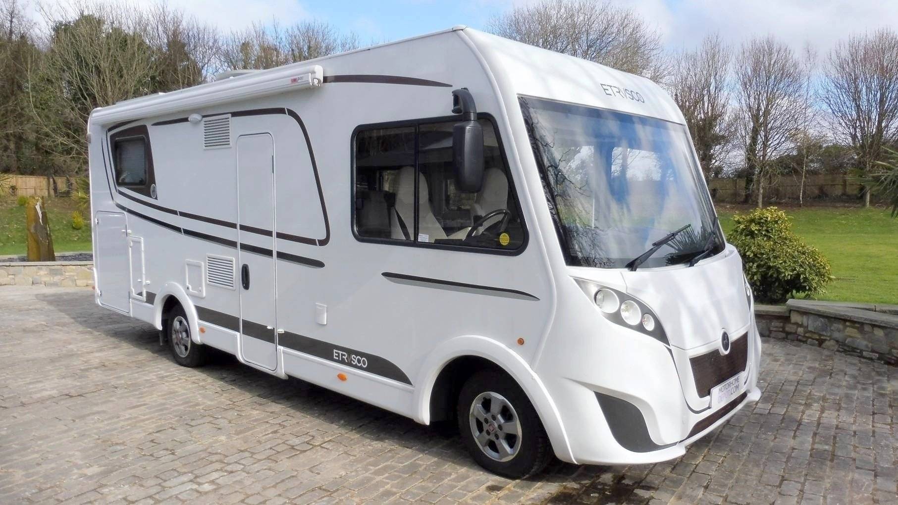 Front view from 3/4 Fiat - Yescapa